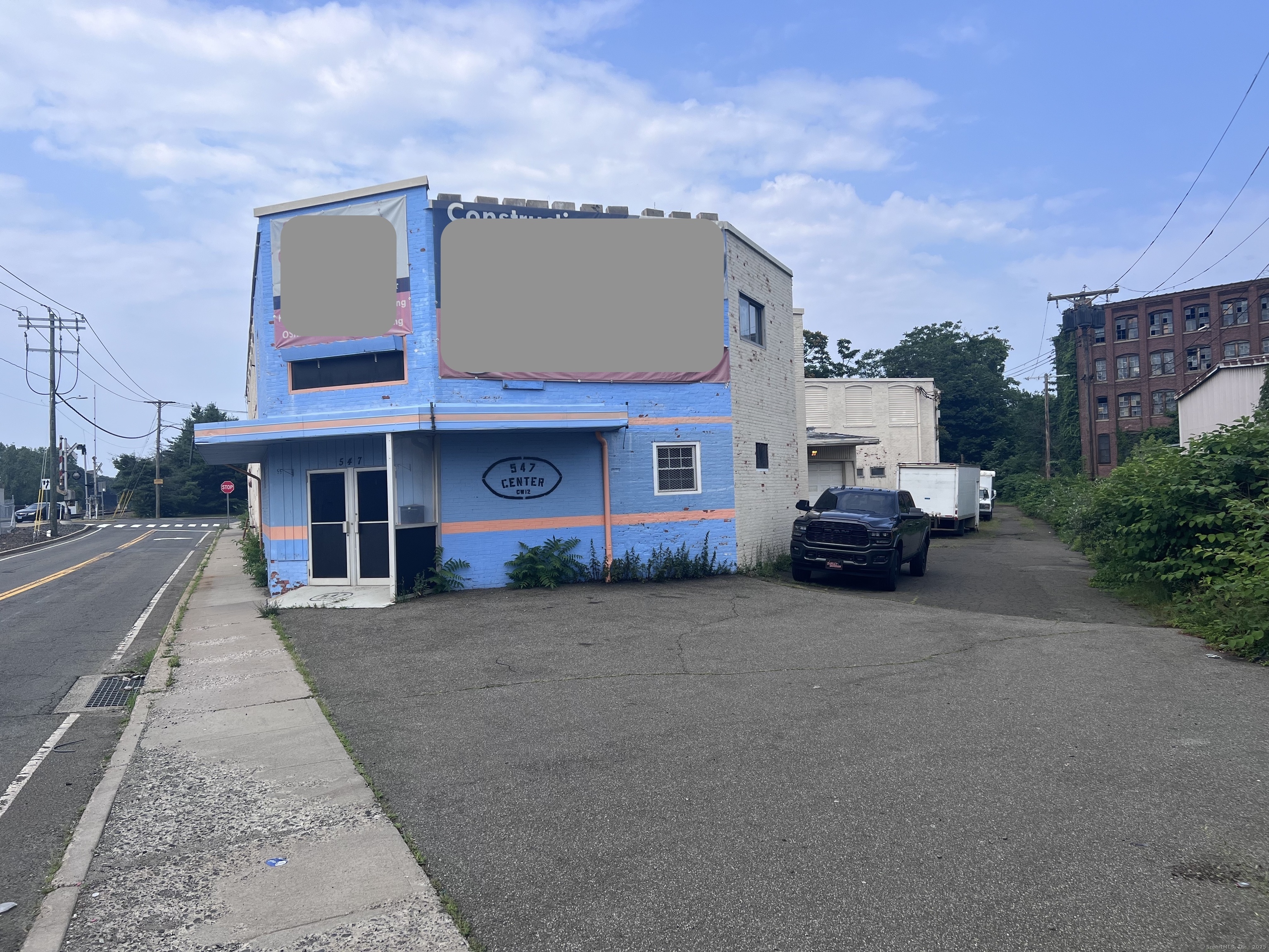 547 Center Street Property Photo 2