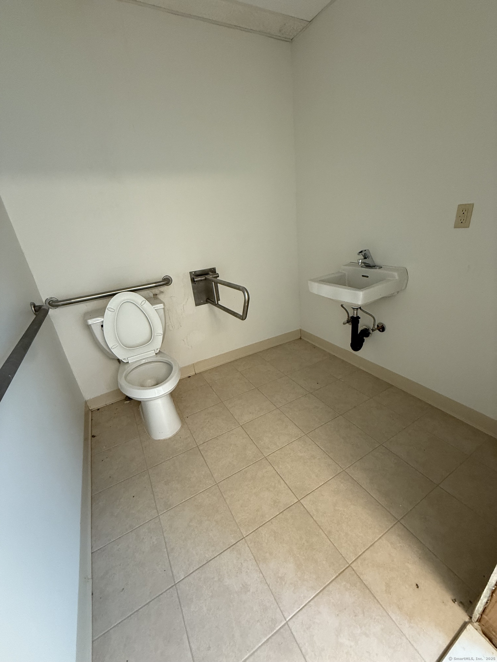 842 Park Street Property Photo 7