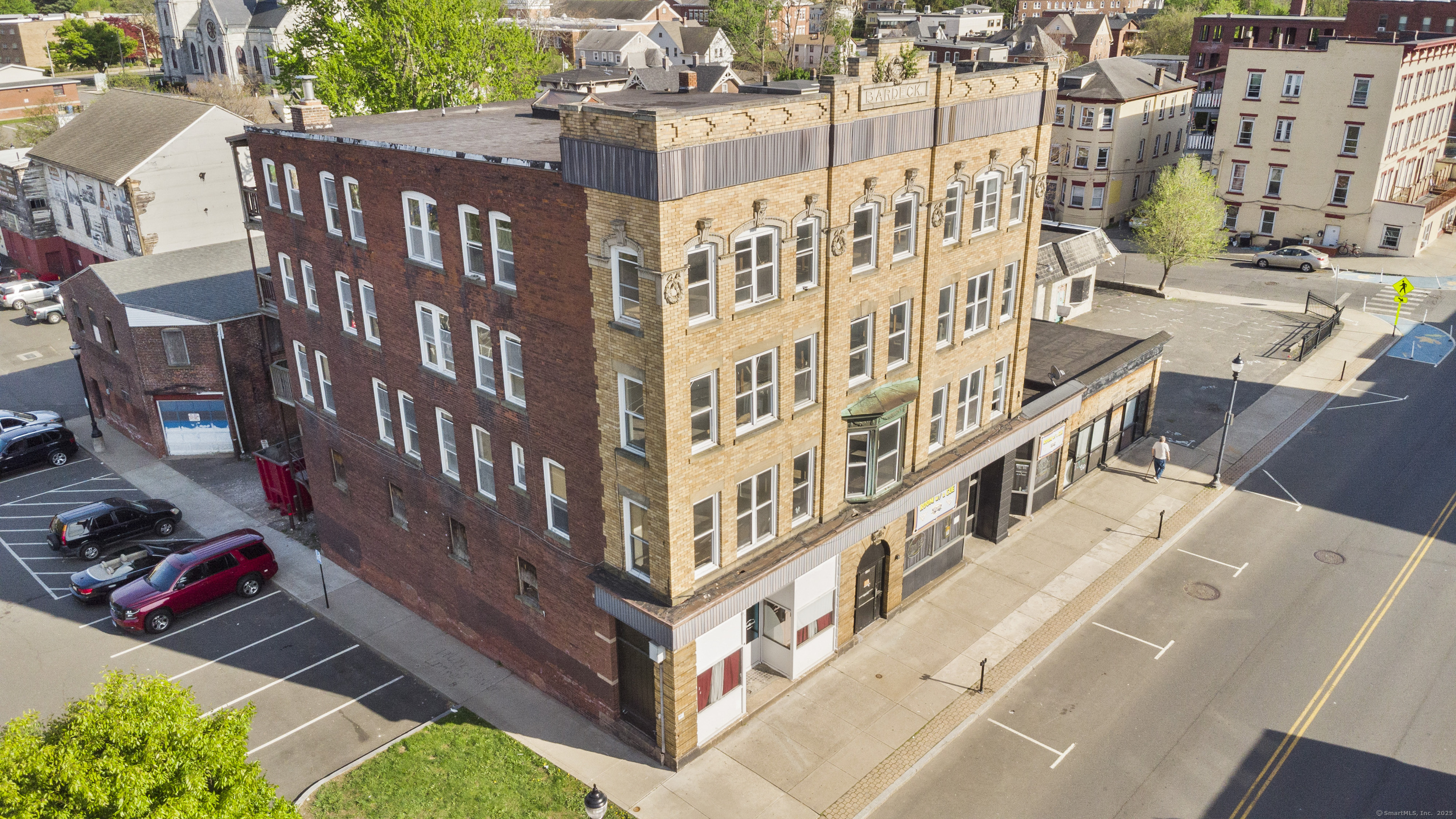 174 Arch St Property Photo 4