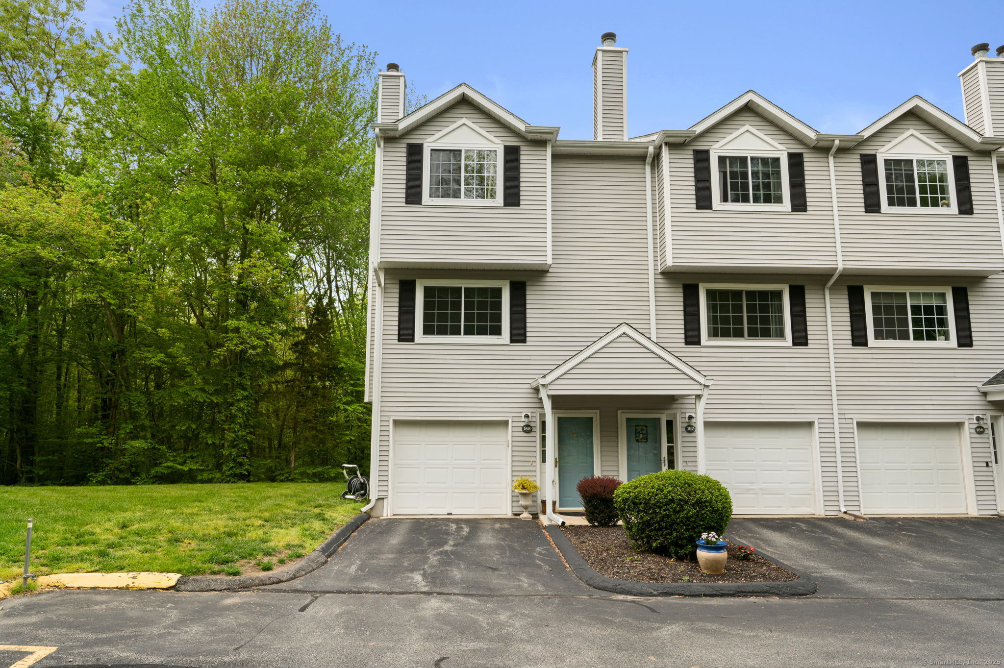 310 Boston Post 168 Road Property Photo 1