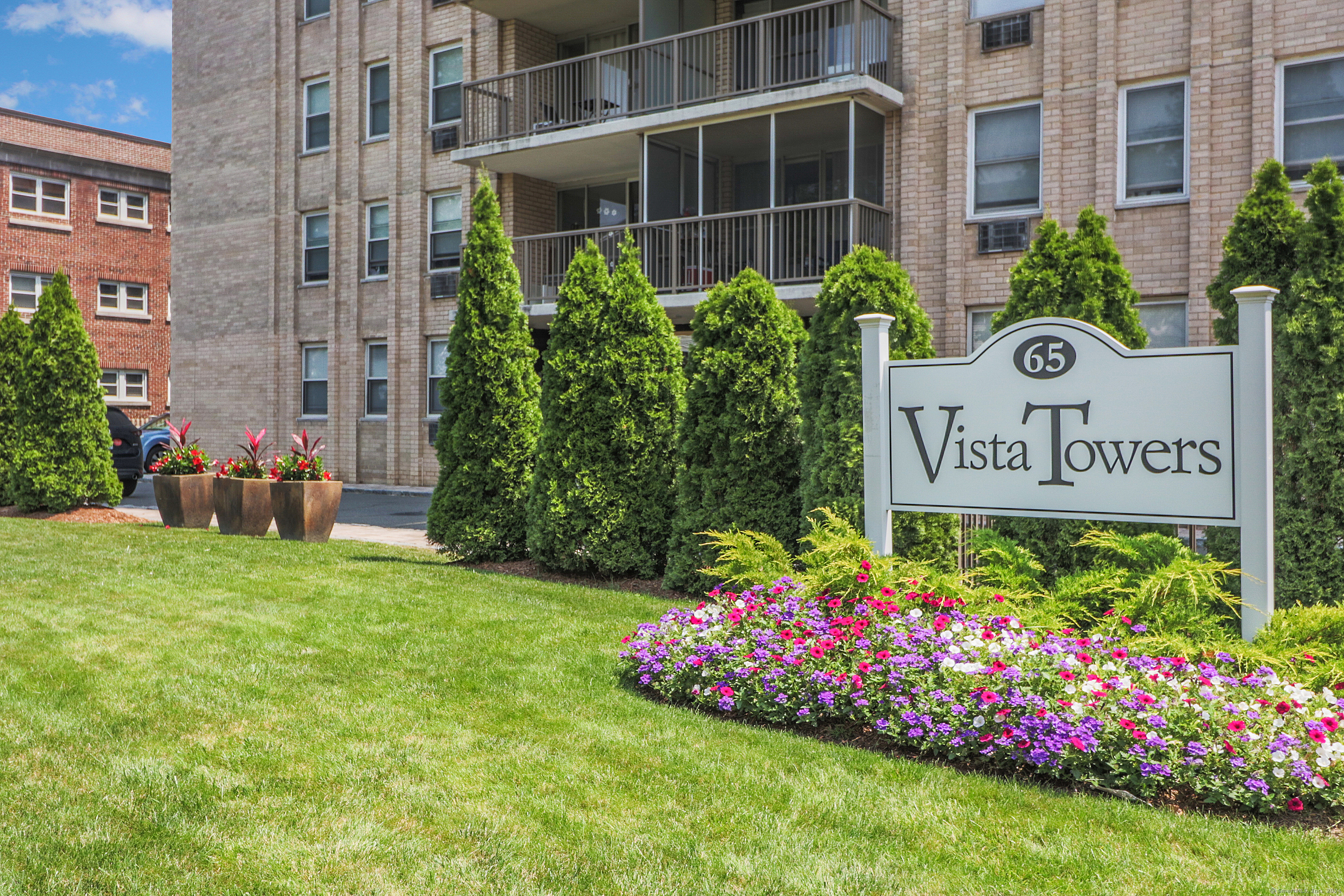 65 Glenbrook APT 5E Road
