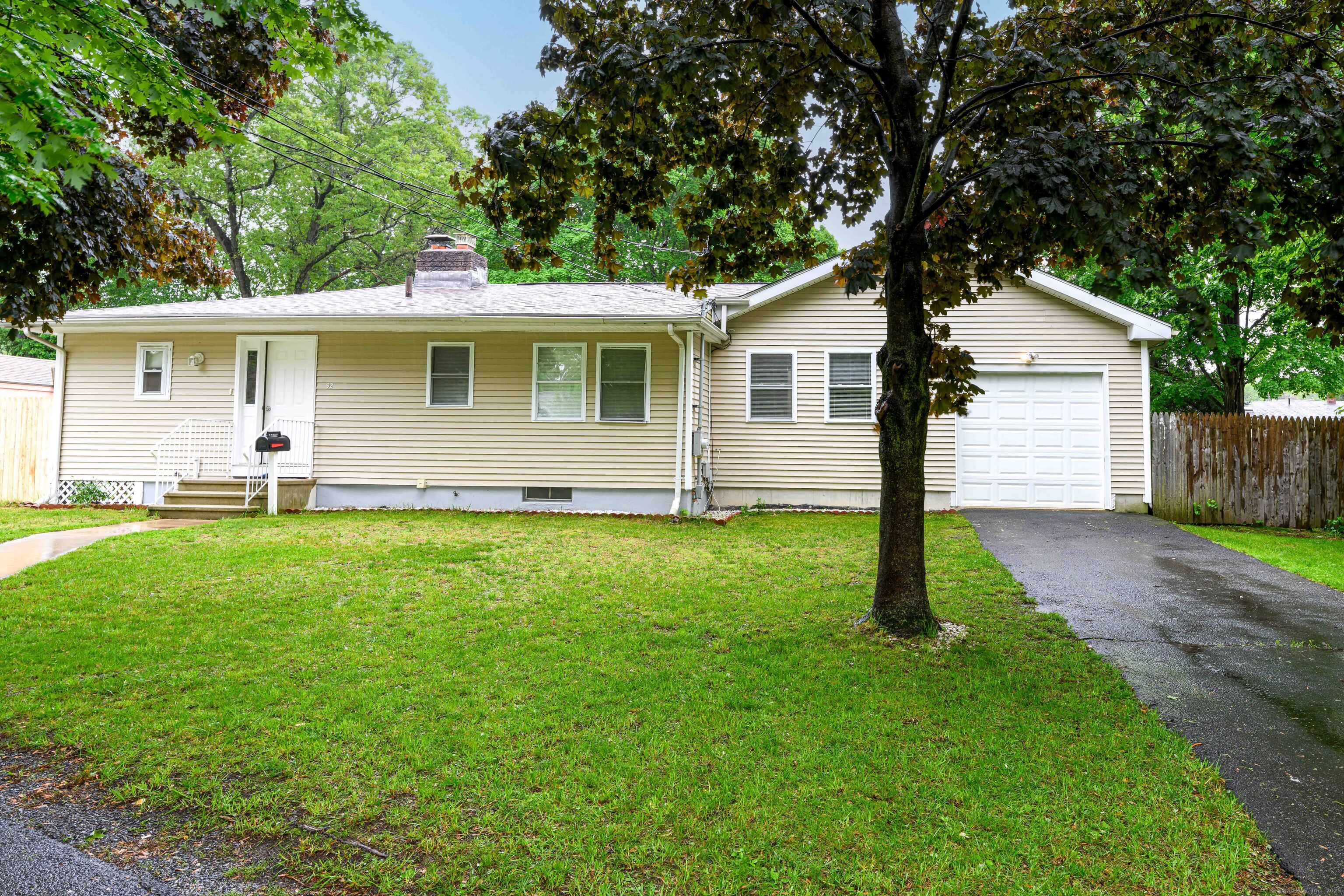 92 Blakeslee Ave Property Photo 1