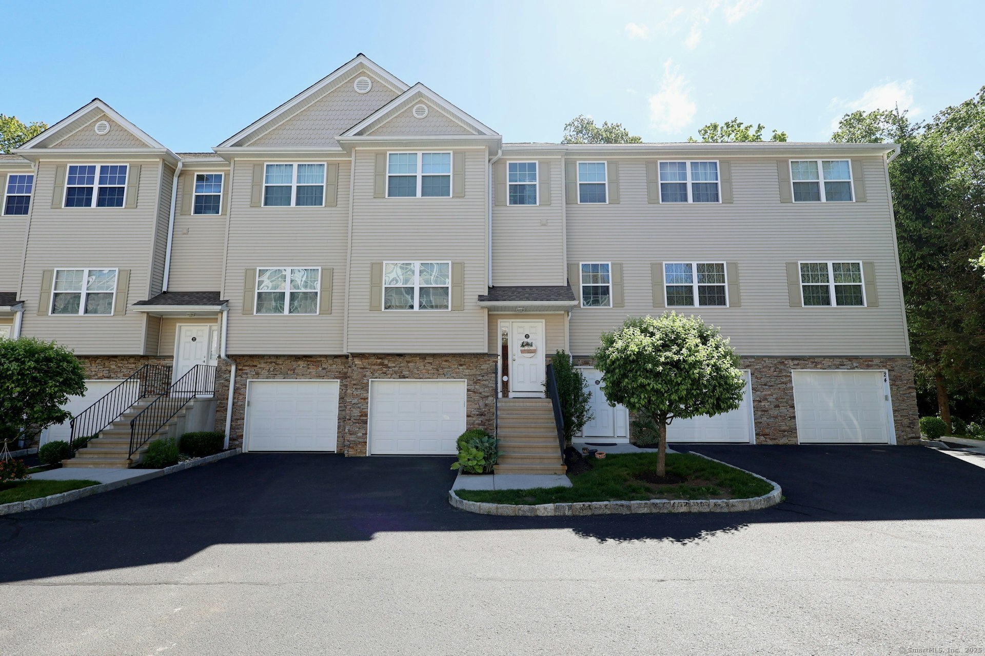 23 Riverview 23 Court Property Photo 1