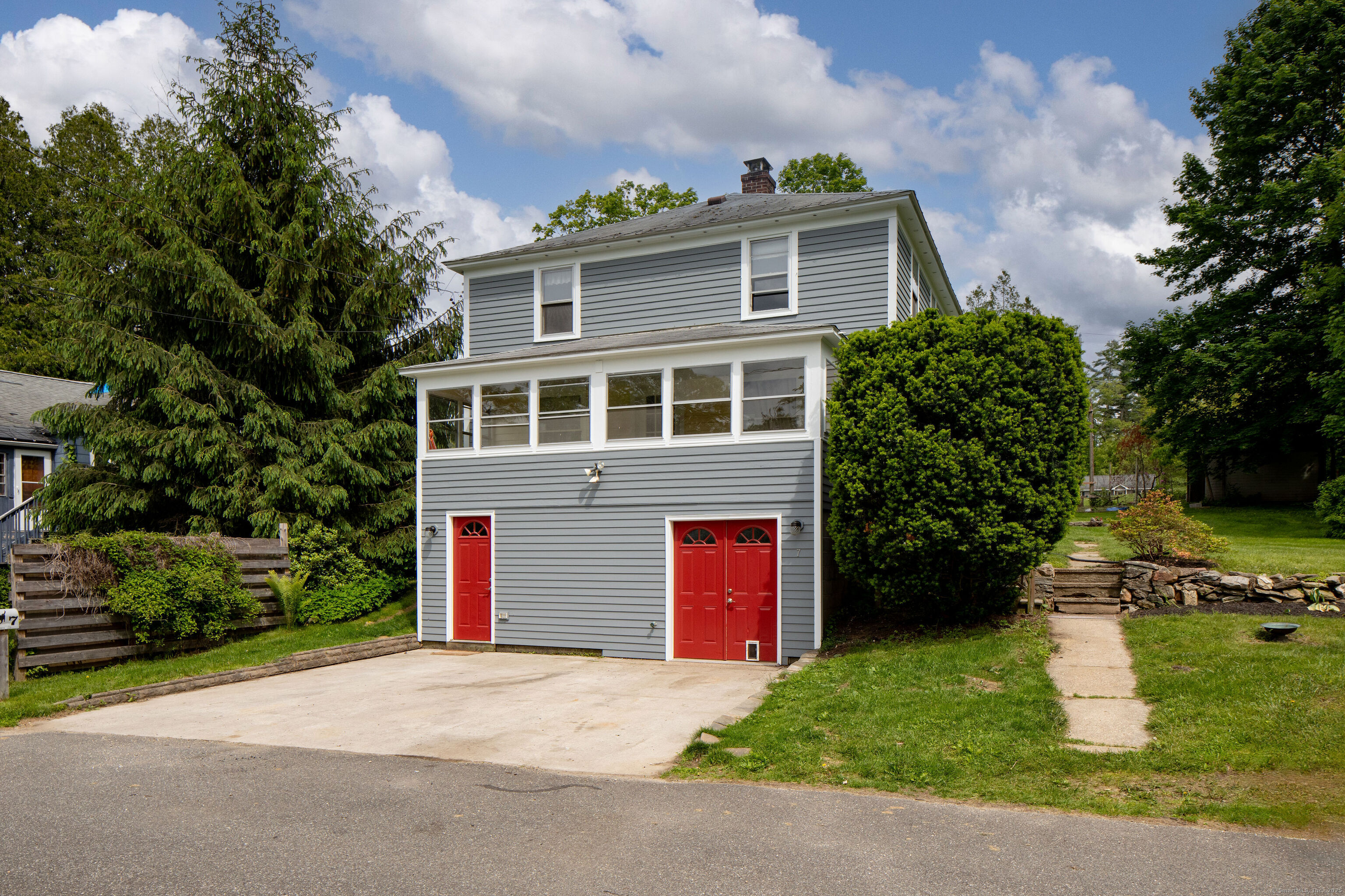 7 Lawrence Avenue