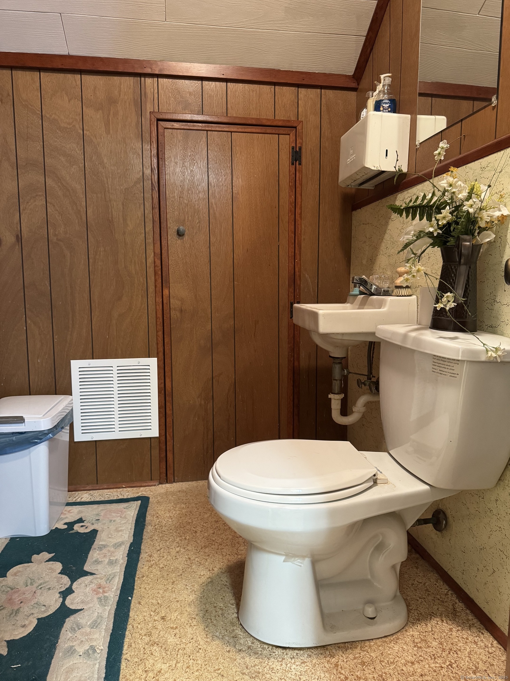 111 River Road Property Photo 22
