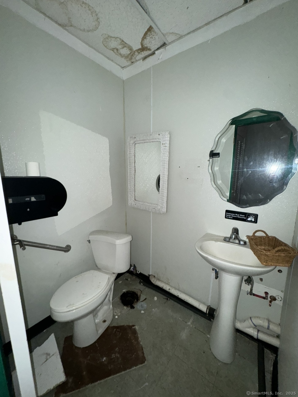 392 Eastern Point Road Property Photo 9