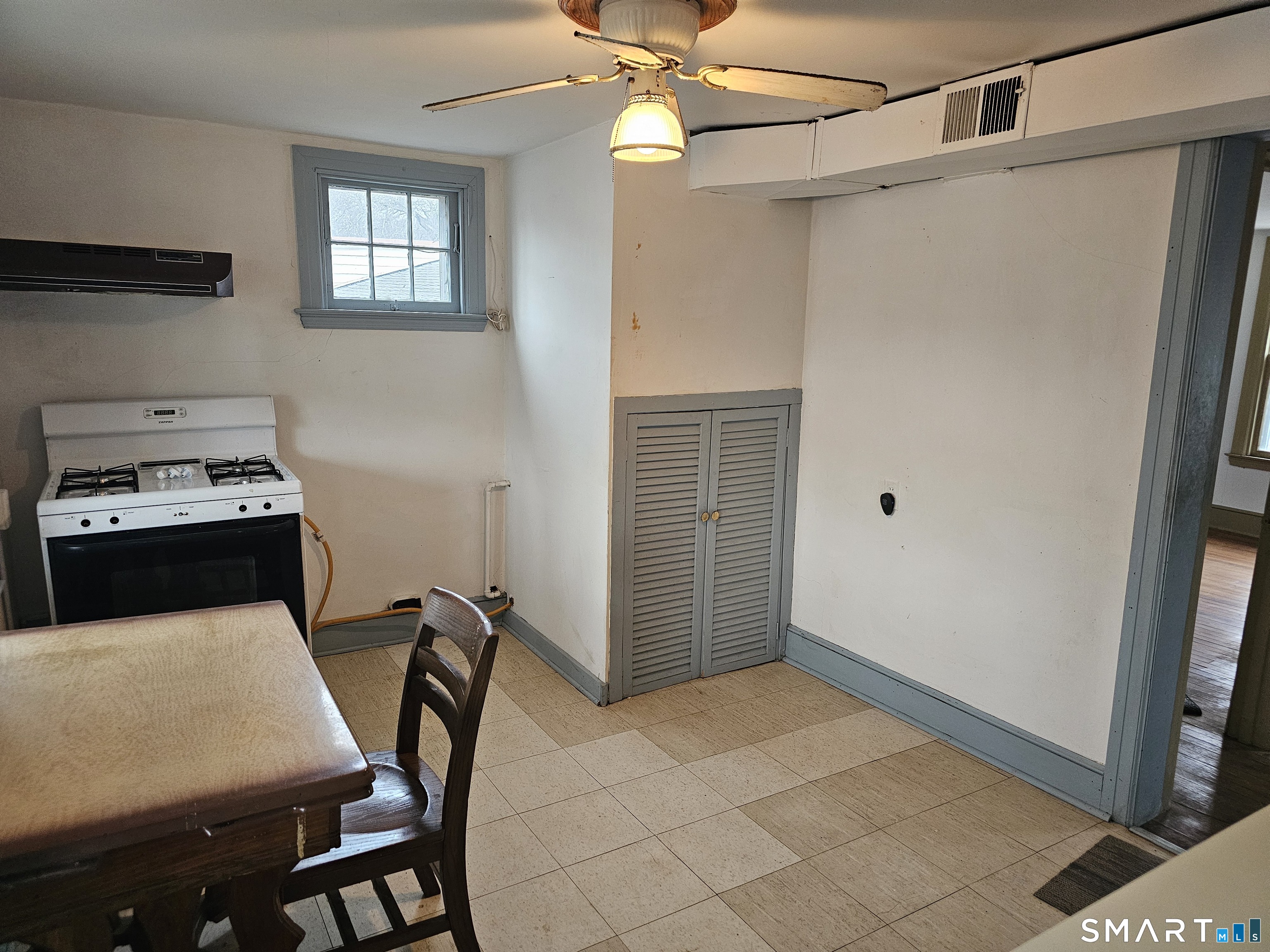 1096 Quinnipiac Avenue Property Photo 8