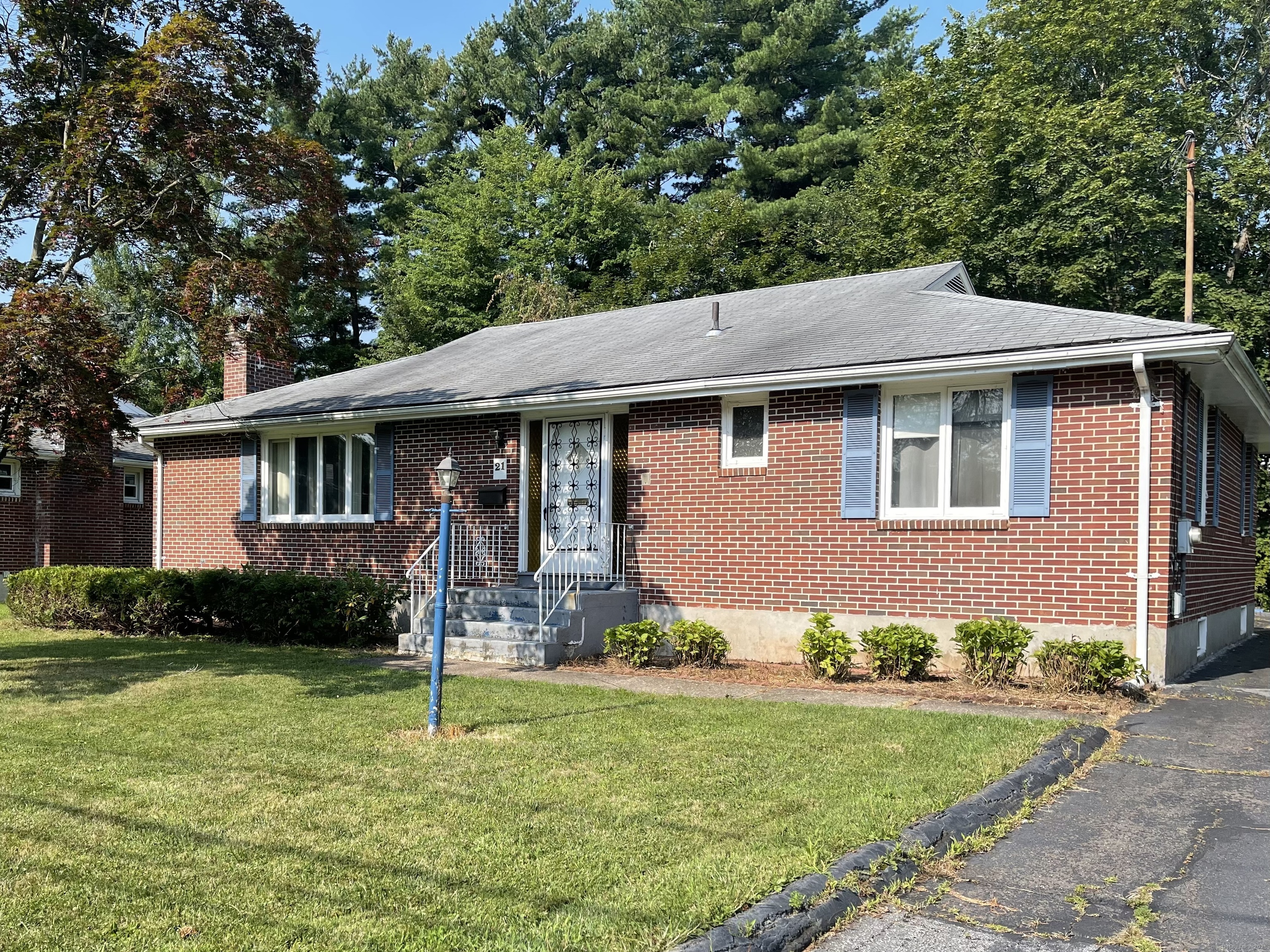 21 Lindy Lane Property Photo 1