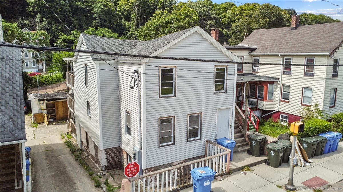 220 Franklin Street Property Photo 1