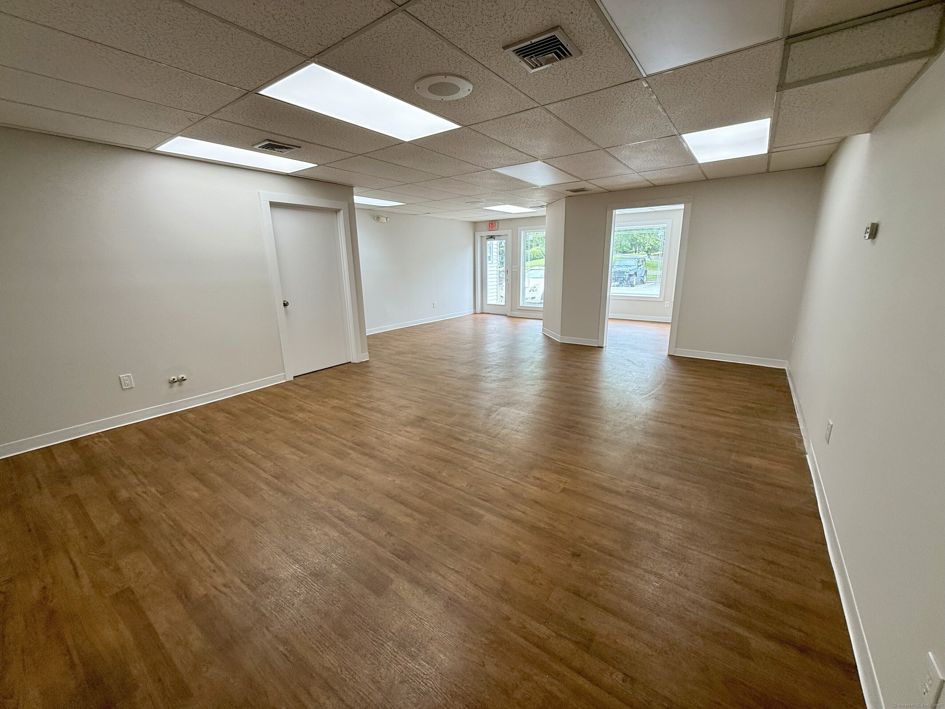 2 Town Center Plz Property Photo 3