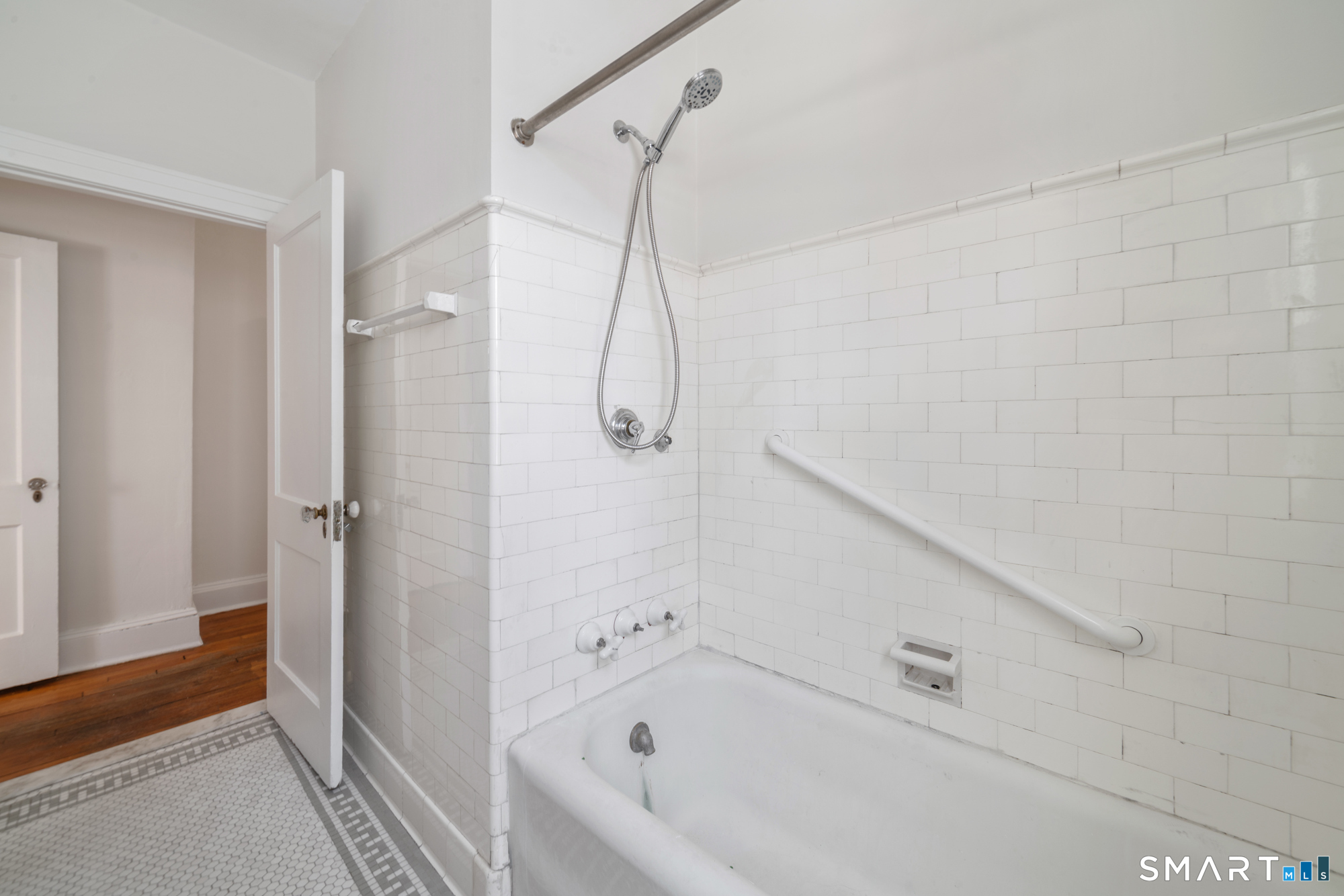 781 Farmington Avenue Property Photo 20