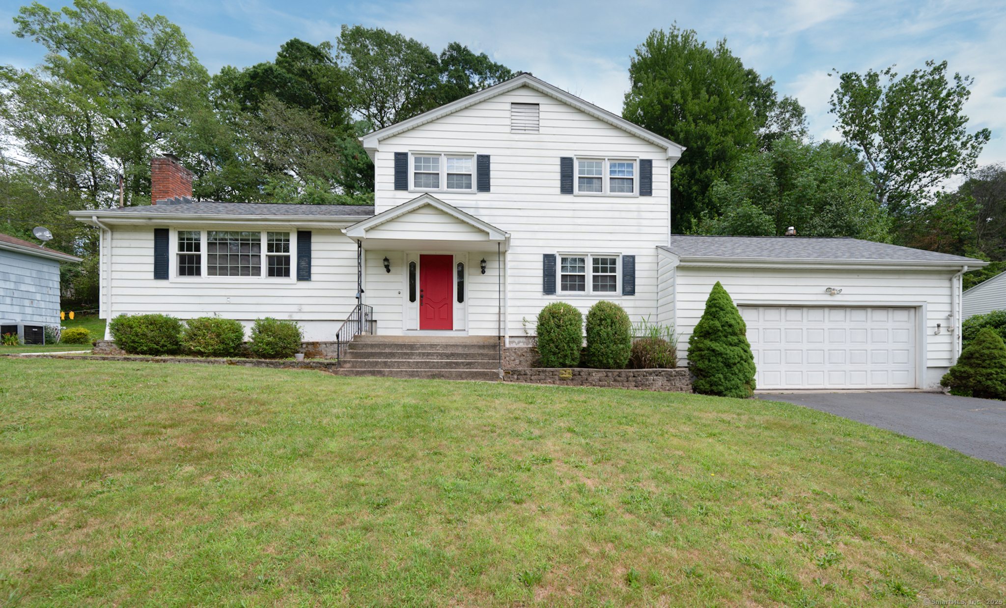 140 Braeside Drive Property Photo 1