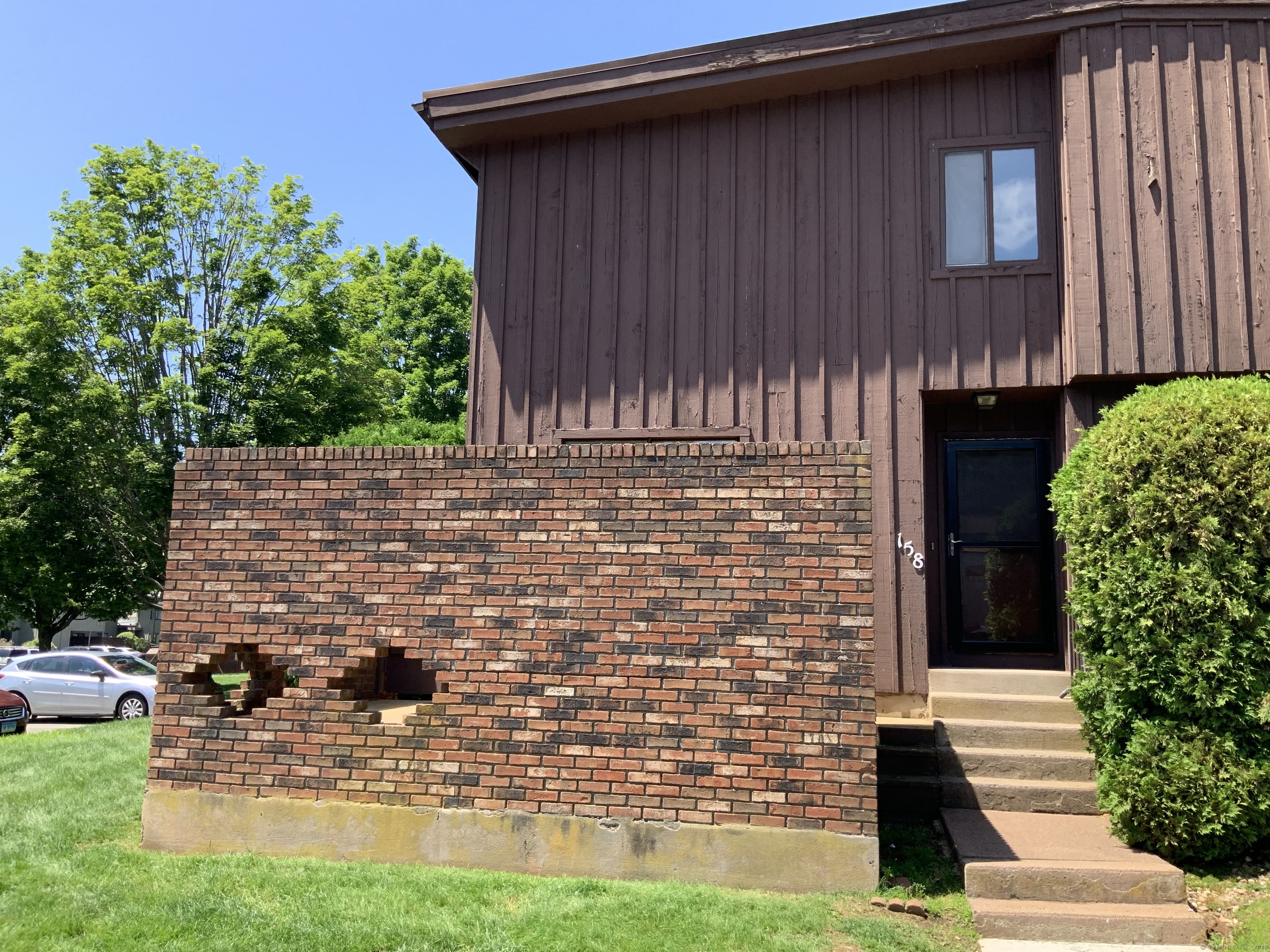 158 Webster 158 Court Property Photo 1