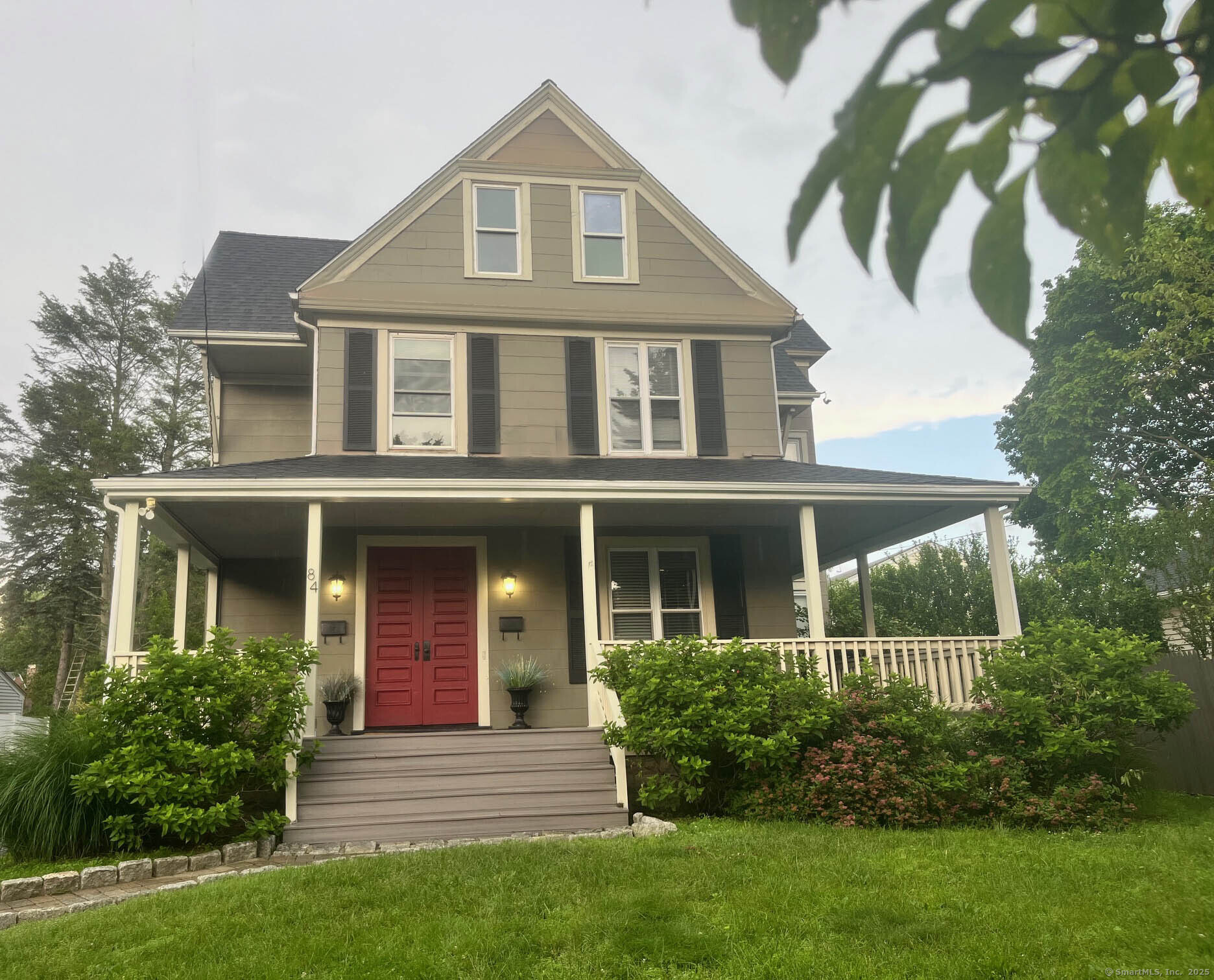 84 Strawberry Hill Avenue Property Photo 1