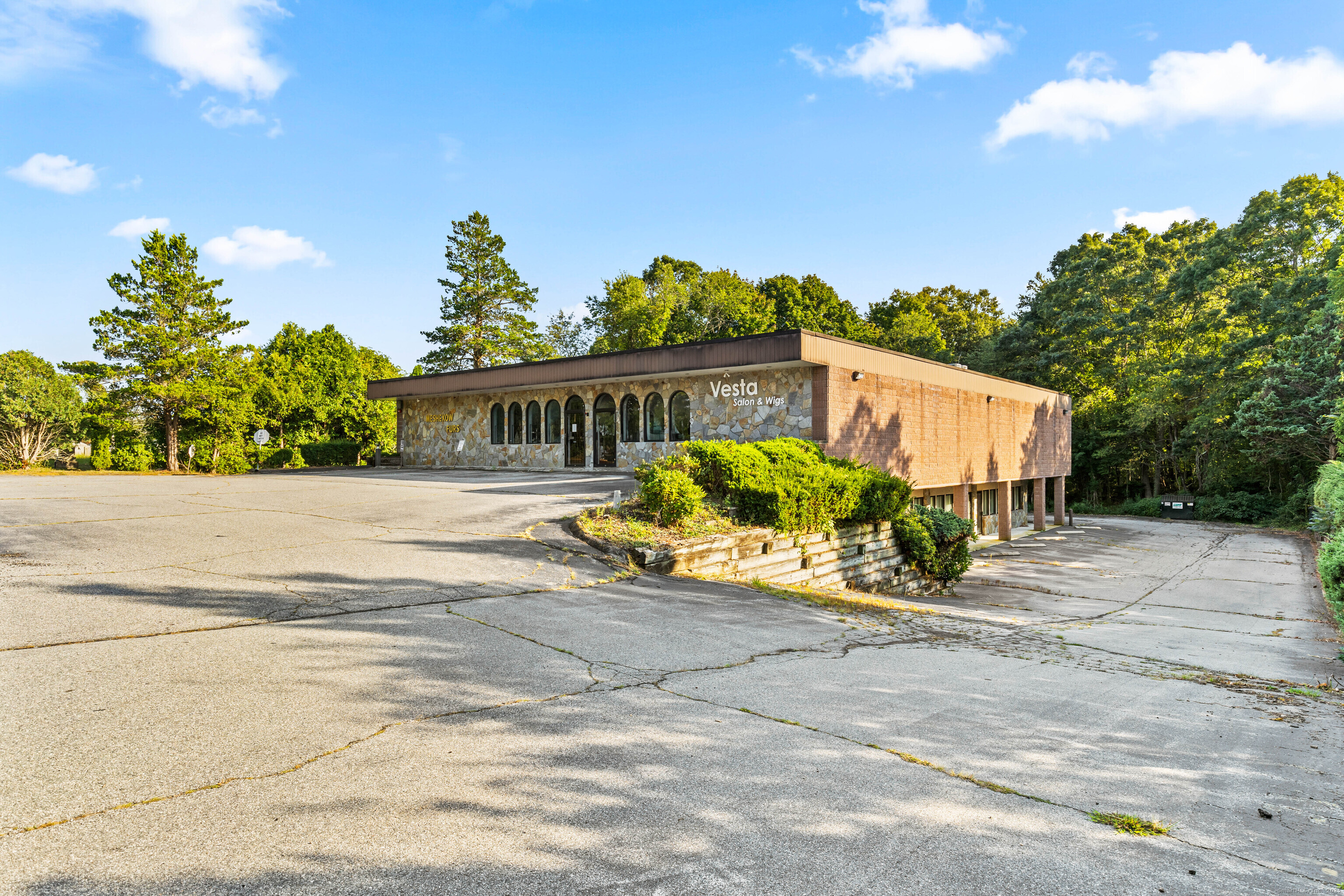 256 Boston Post Road Property Photo 1