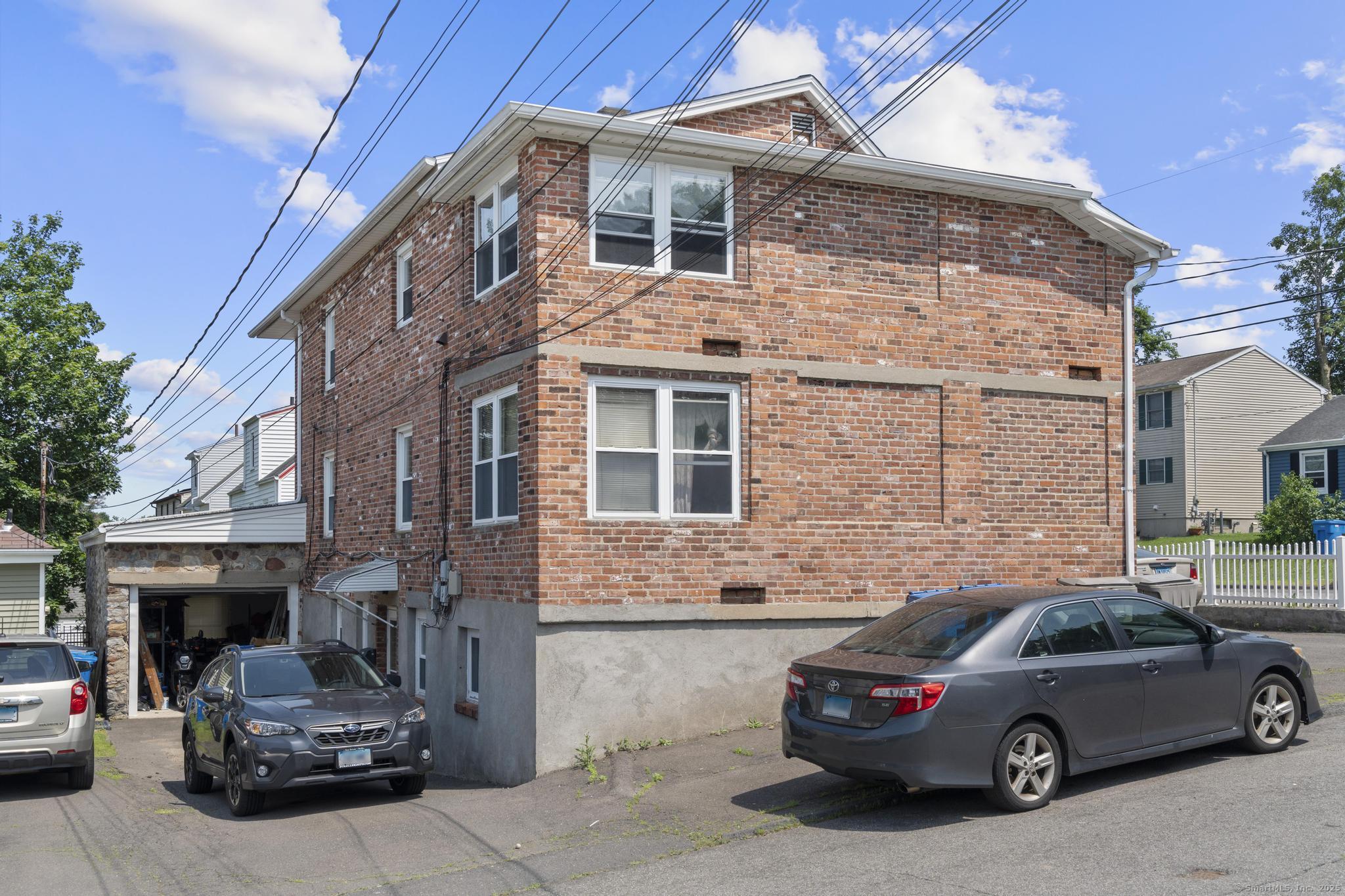 14 Units Property Photo 11
