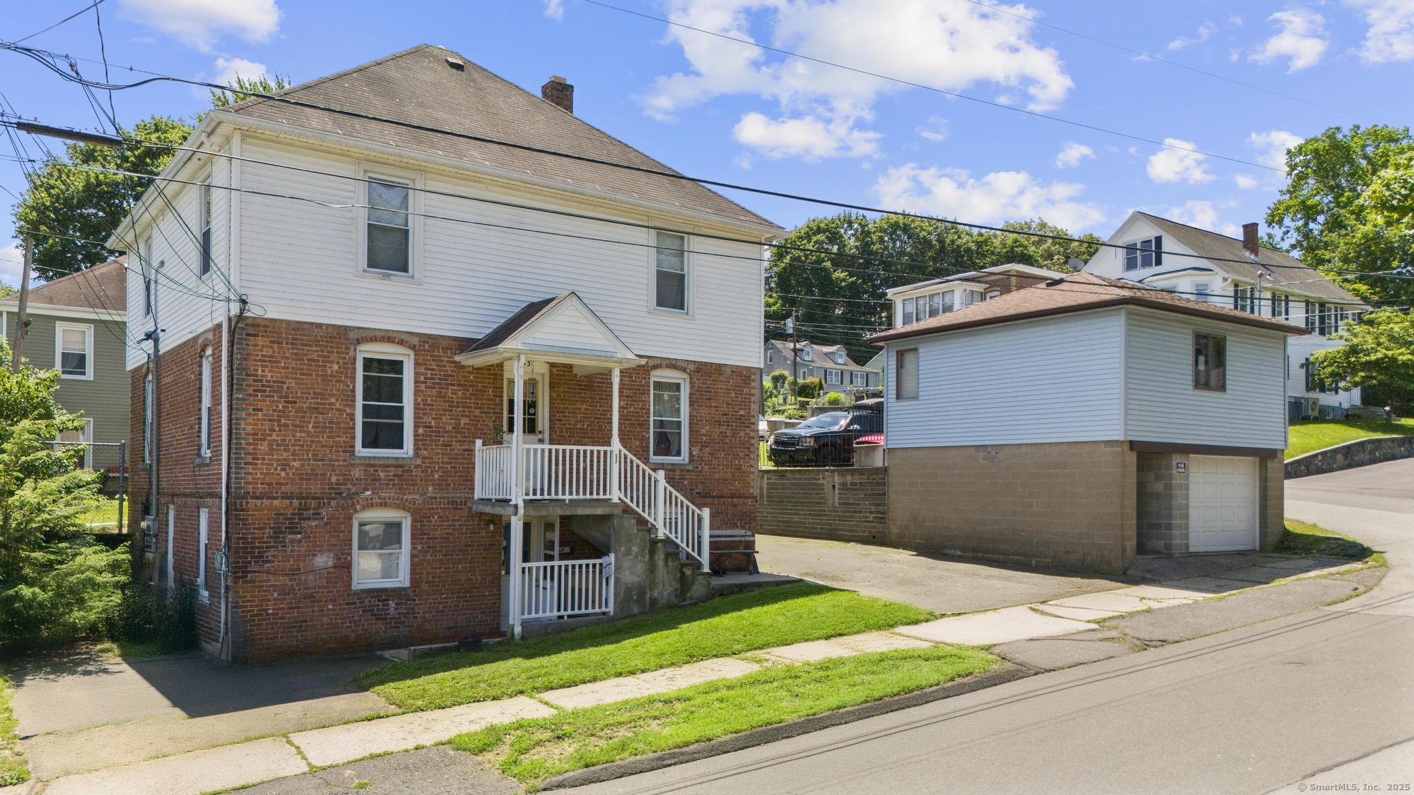 14 Units Property Photo 12