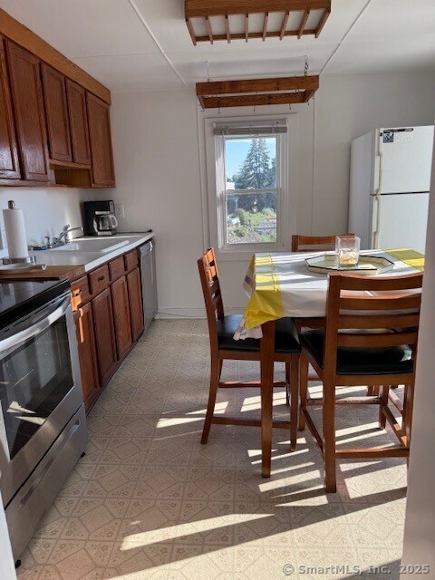 2142-2144 Fairfield Beach Road Property Photo 22