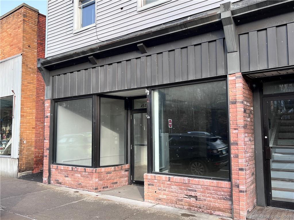 452 Main St Property Photo 1