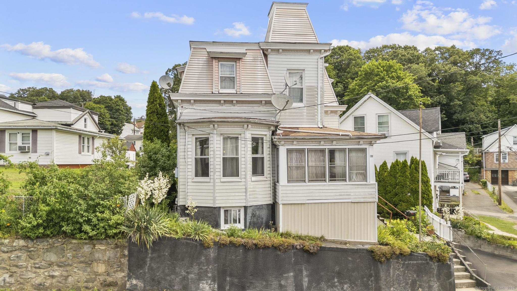 33 Aetna Street Property Photo 2