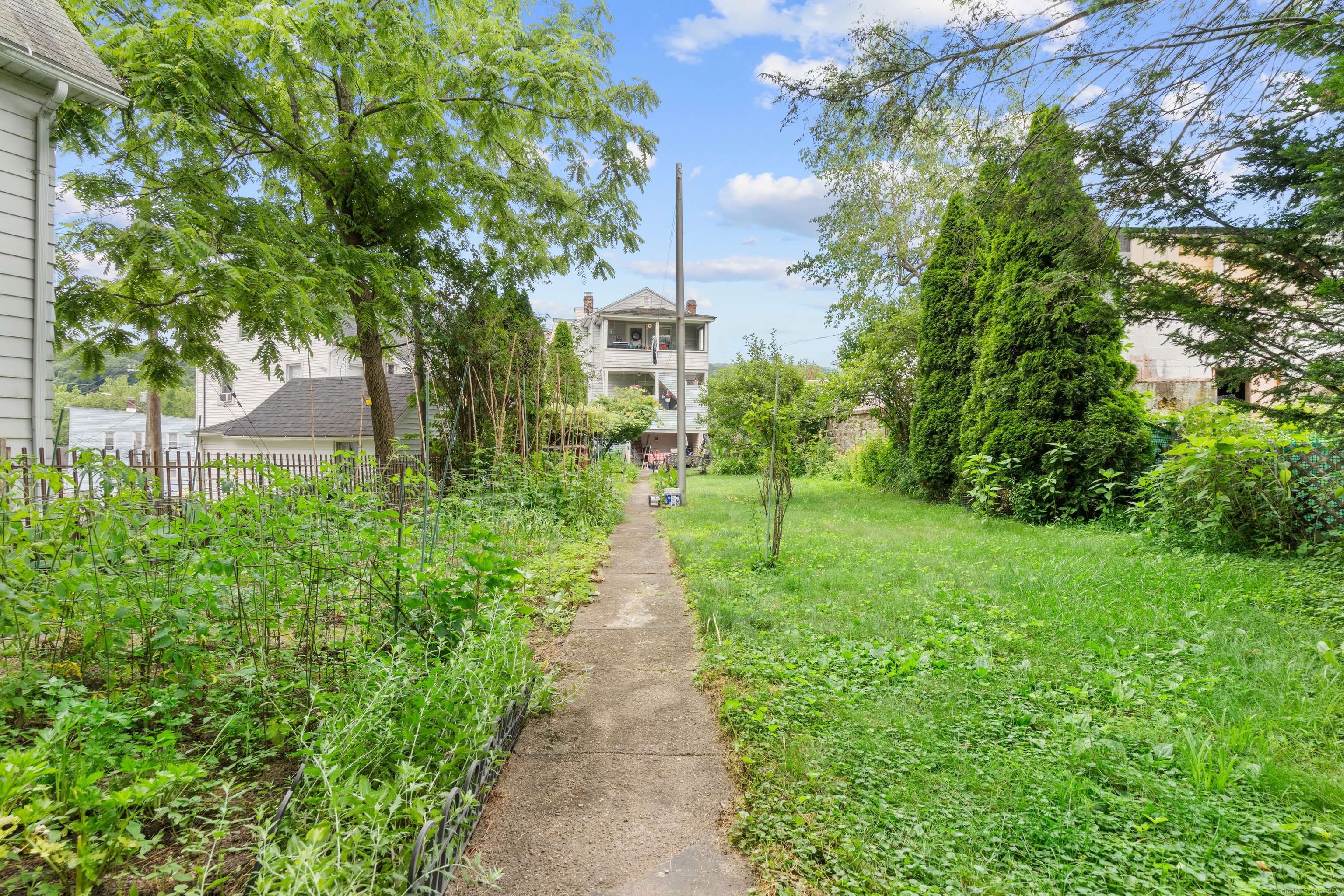 33 Aetna Street Property Photo 5