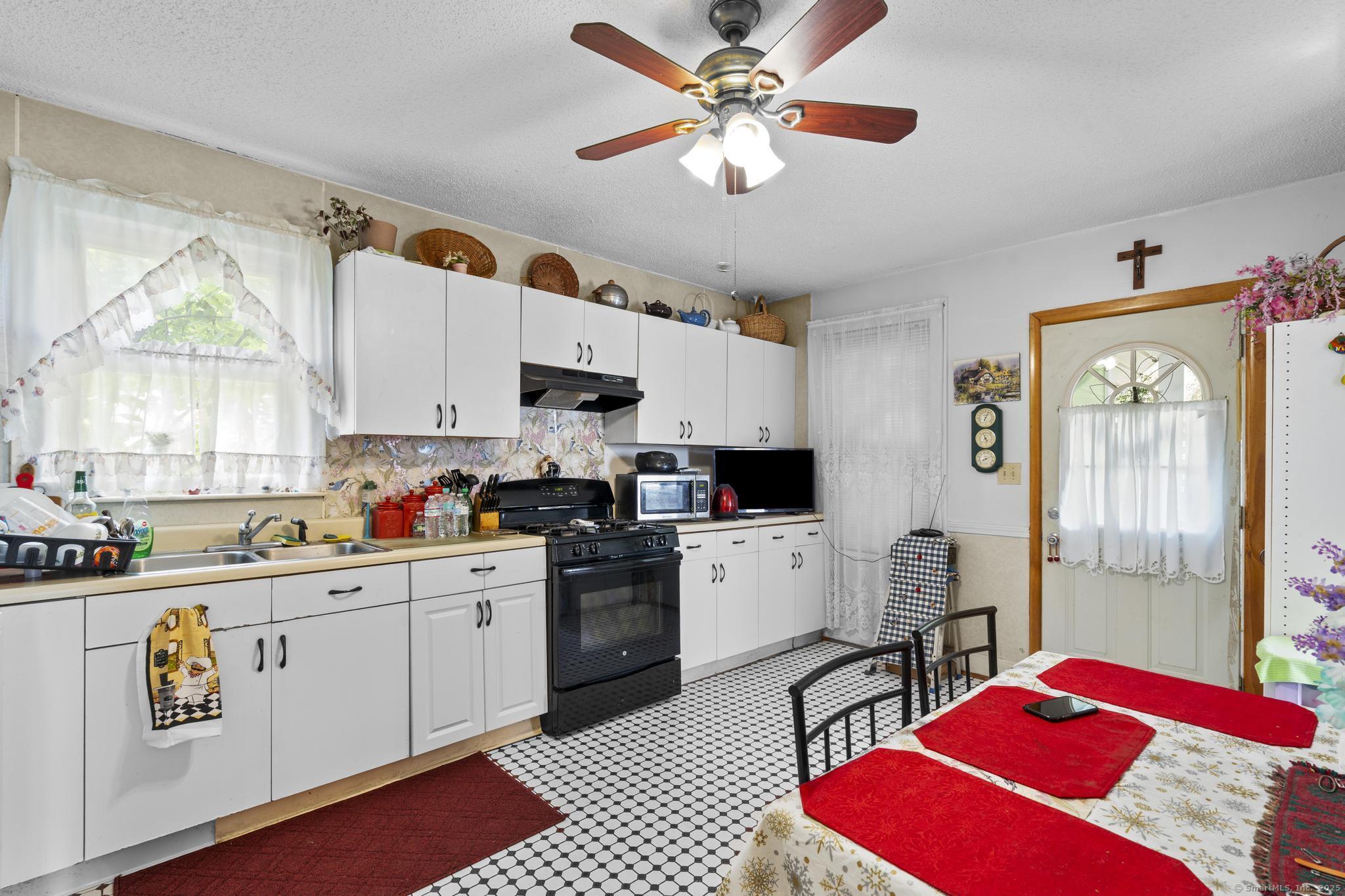 33 Aetna Street Property Photo 11