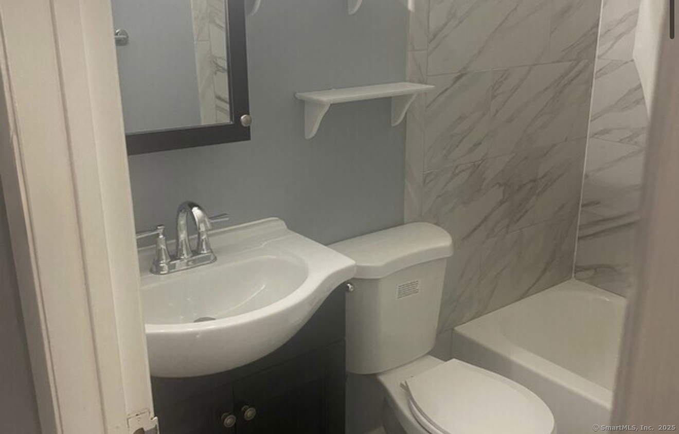1322 Stratford Avenue Property Photo 4