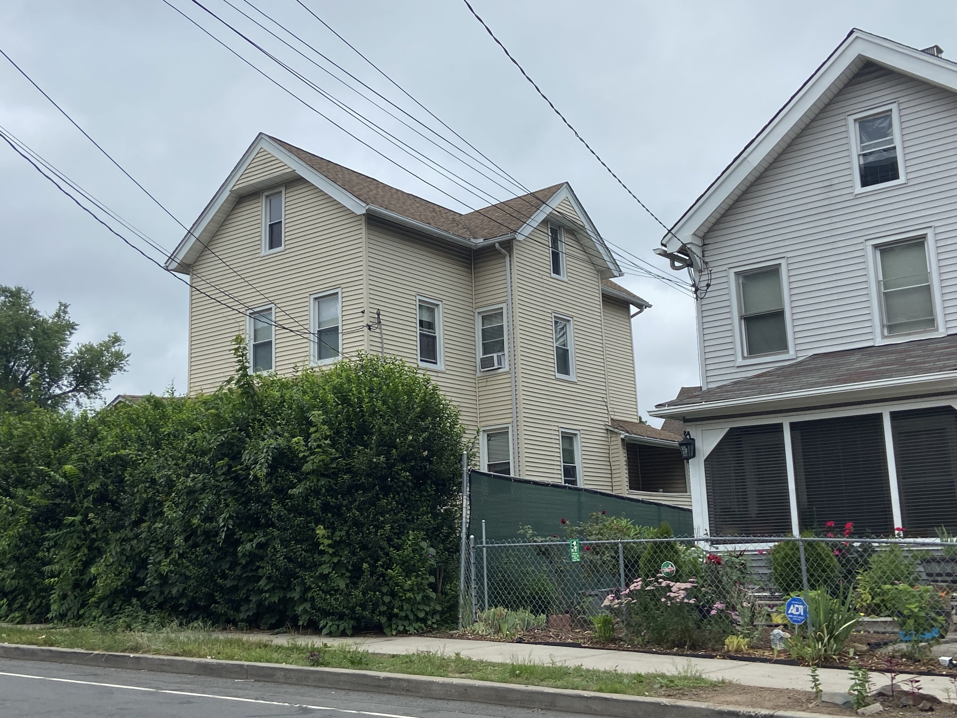 561 East Street Property Photo 2