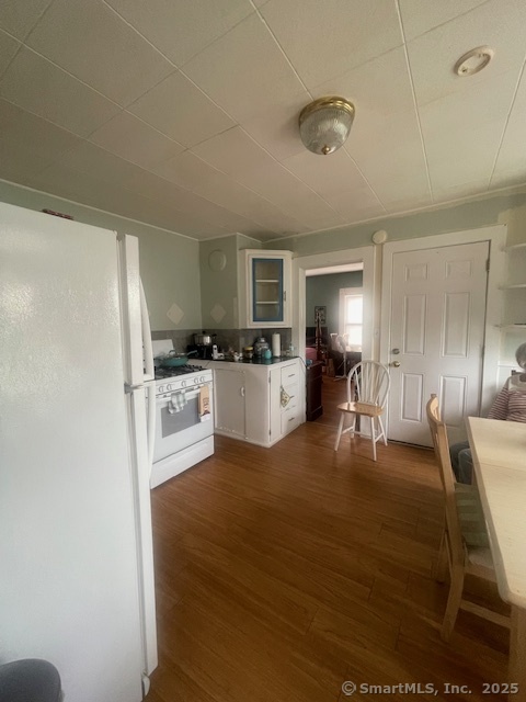 561 East Street Property Photo 6