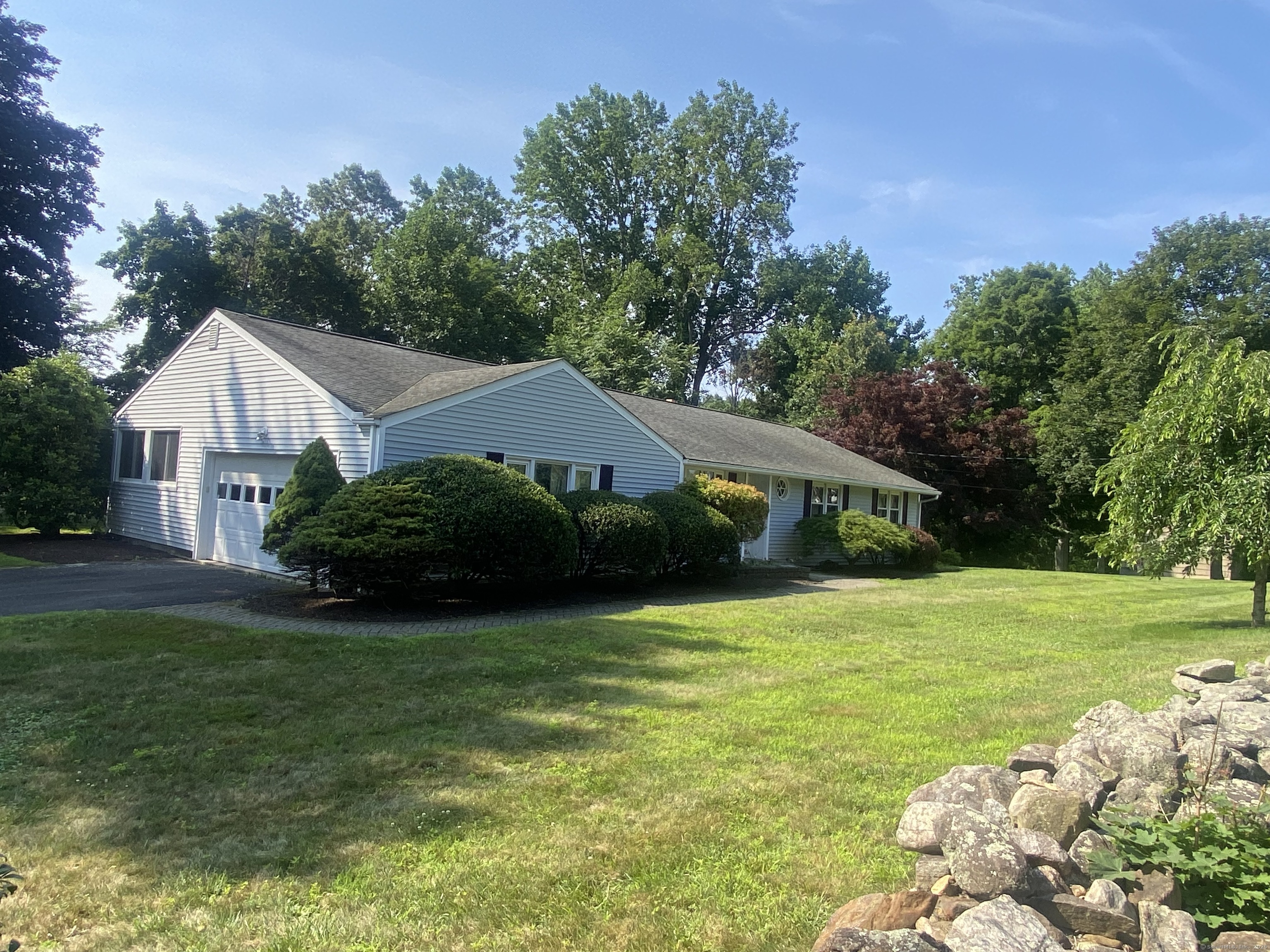 15 So Meadow Drive Property Photo 1