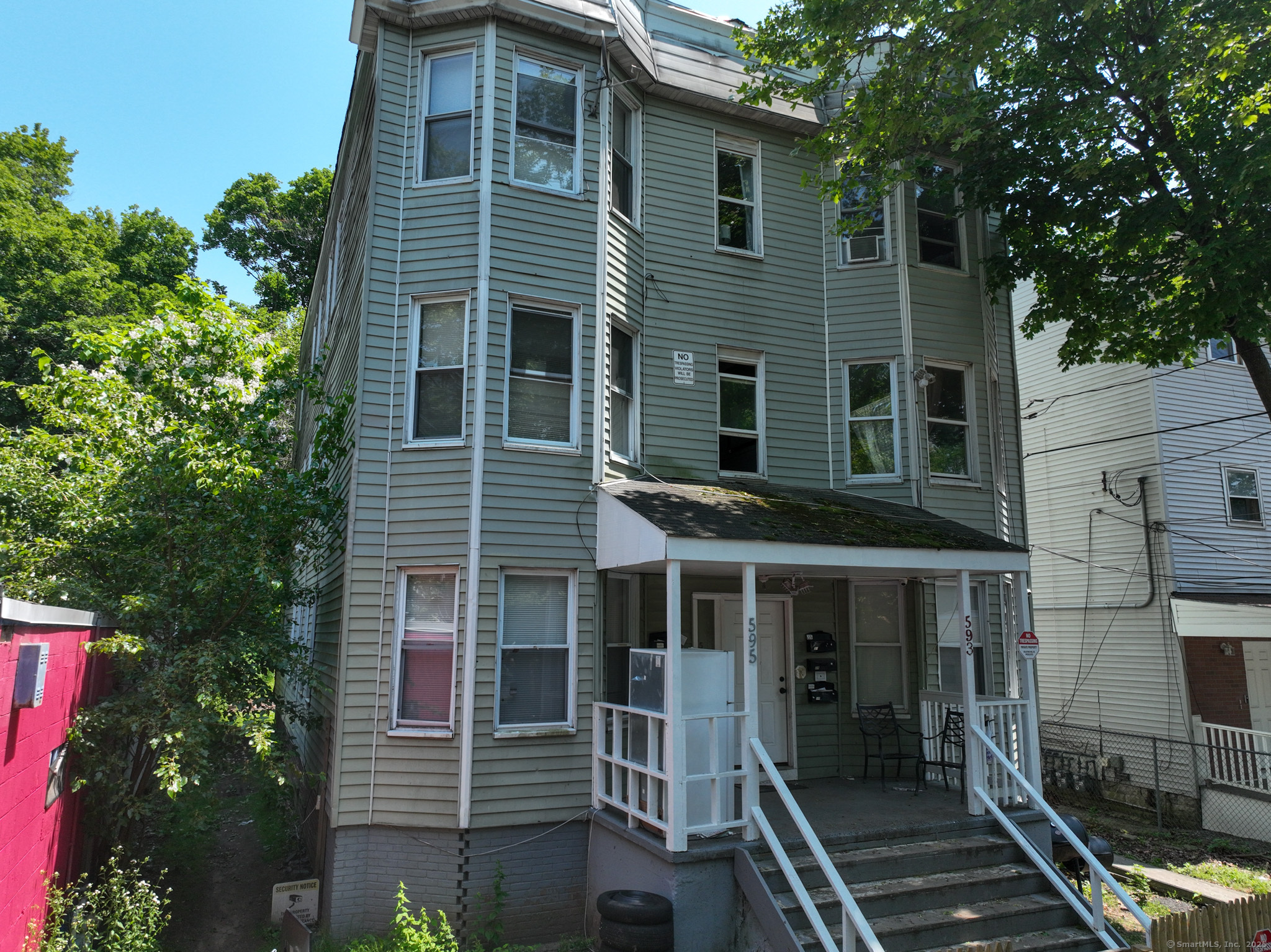 593 Winchester Ave Property Photo 1
