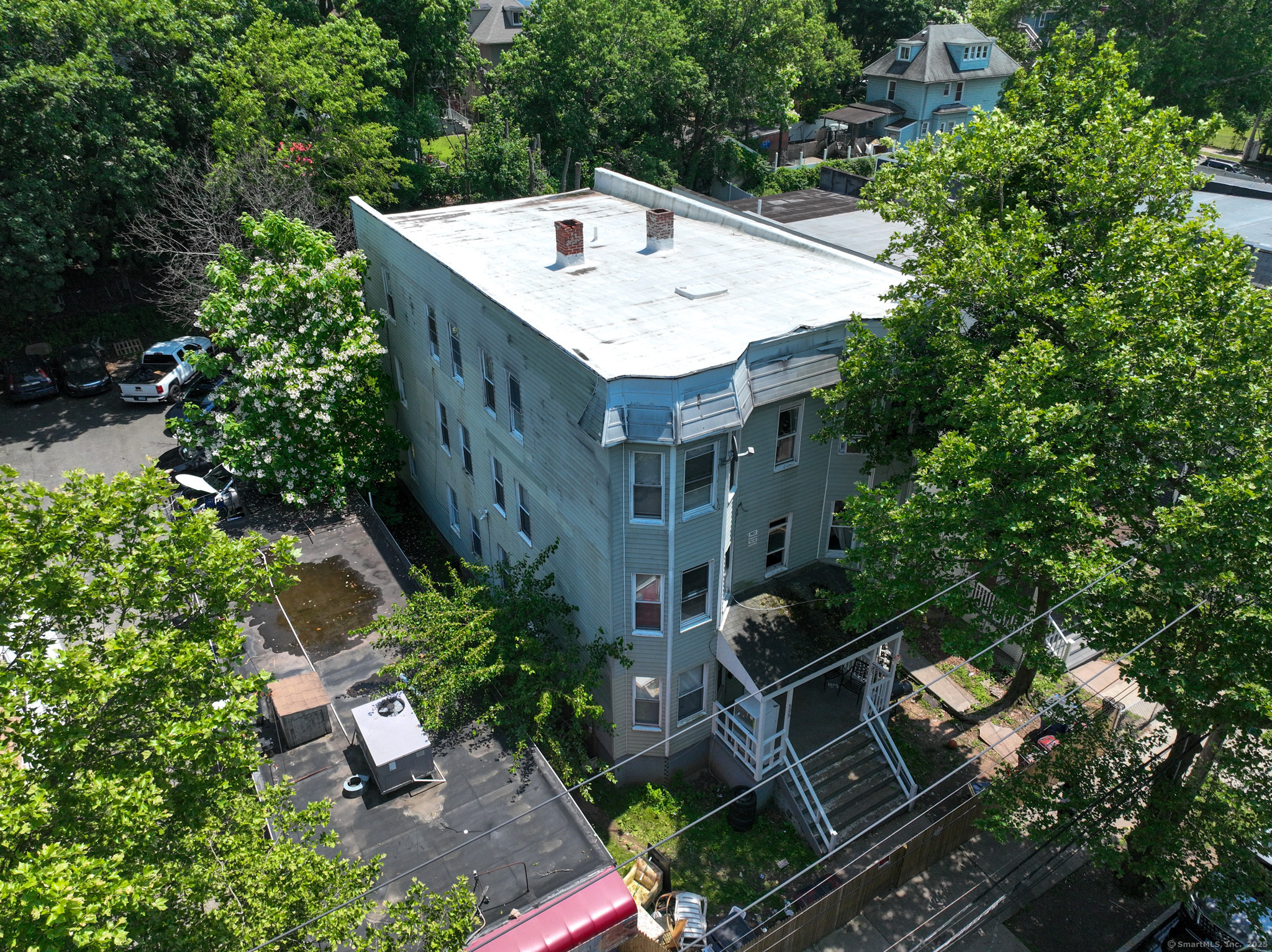 593 Winchester Ave Property Photo 2