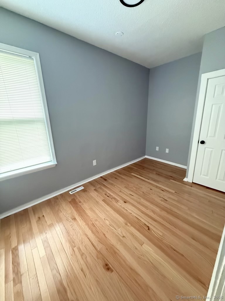 593 Winchester Ave Property Photo 8