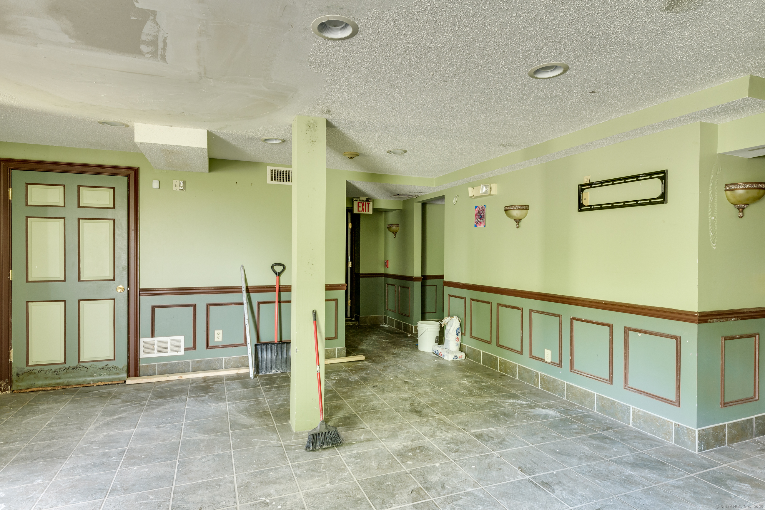 2404 Main Street Property Photo 37
