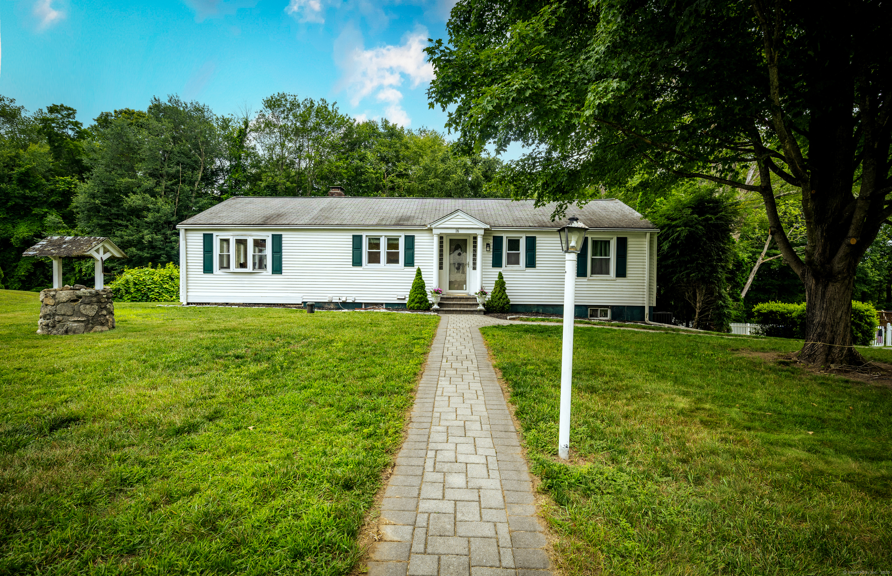 16 Westview Drive Property Photo 1