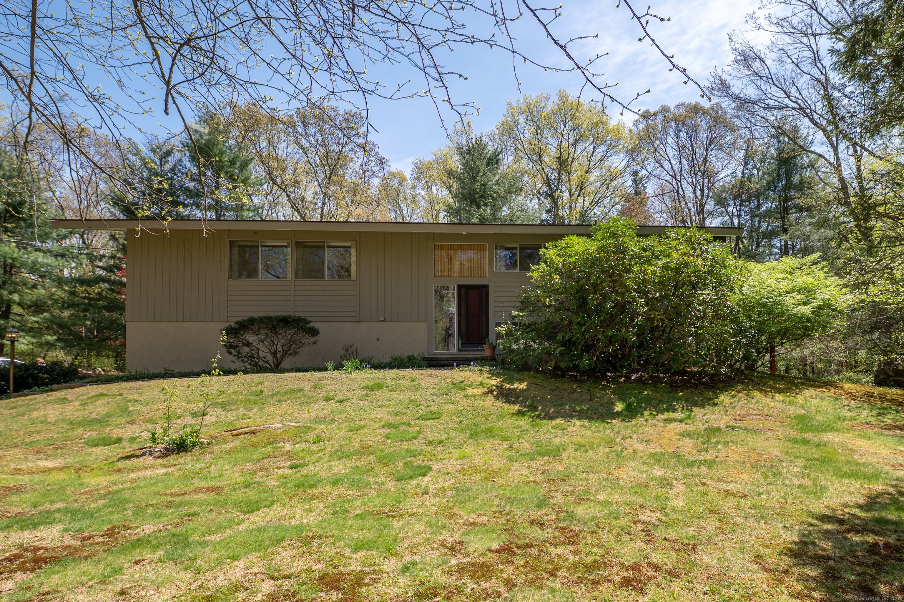 87 Pleasant Drive Property Photo 1