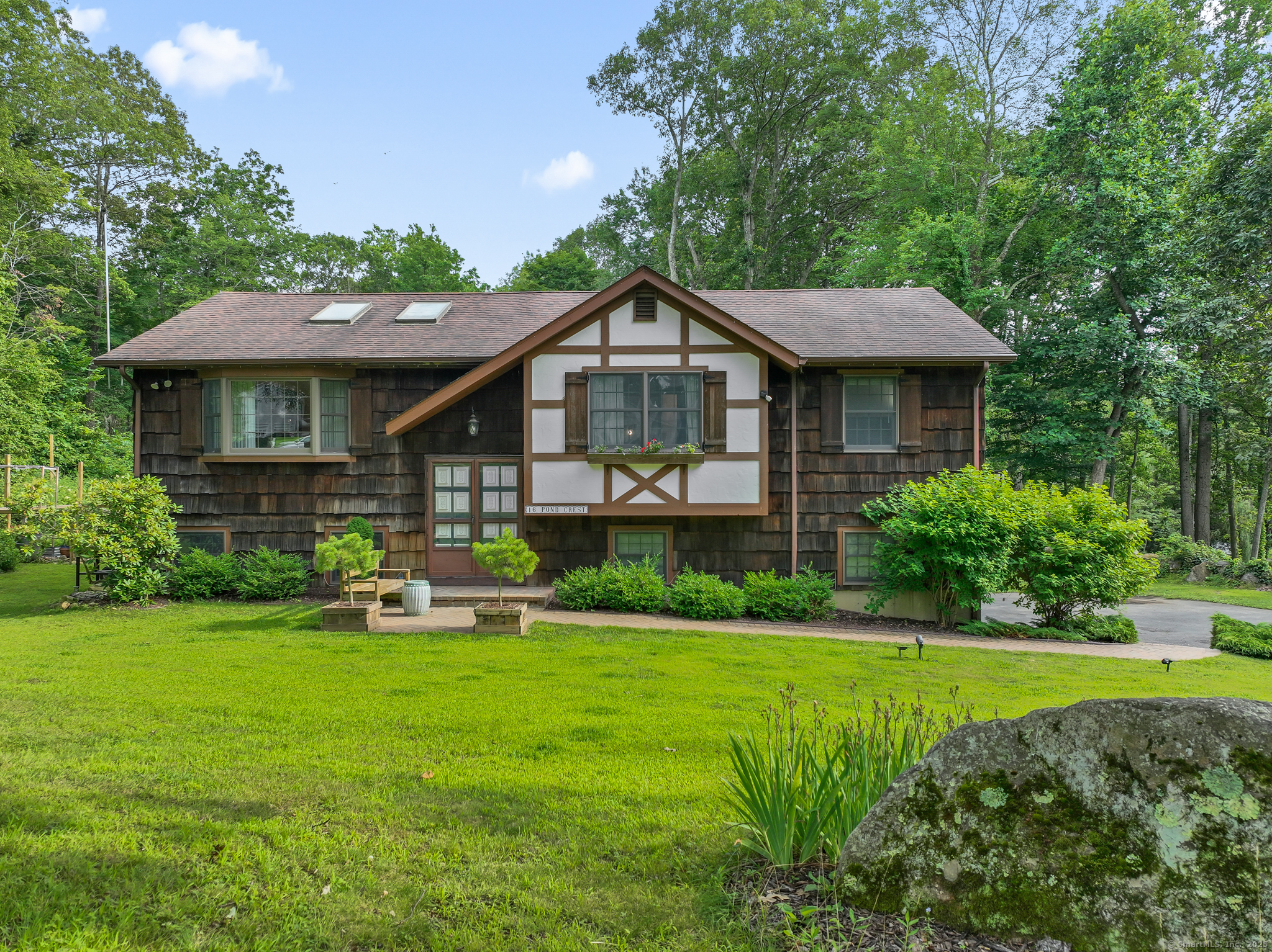 16 Pond Crest Road Property Photo 1