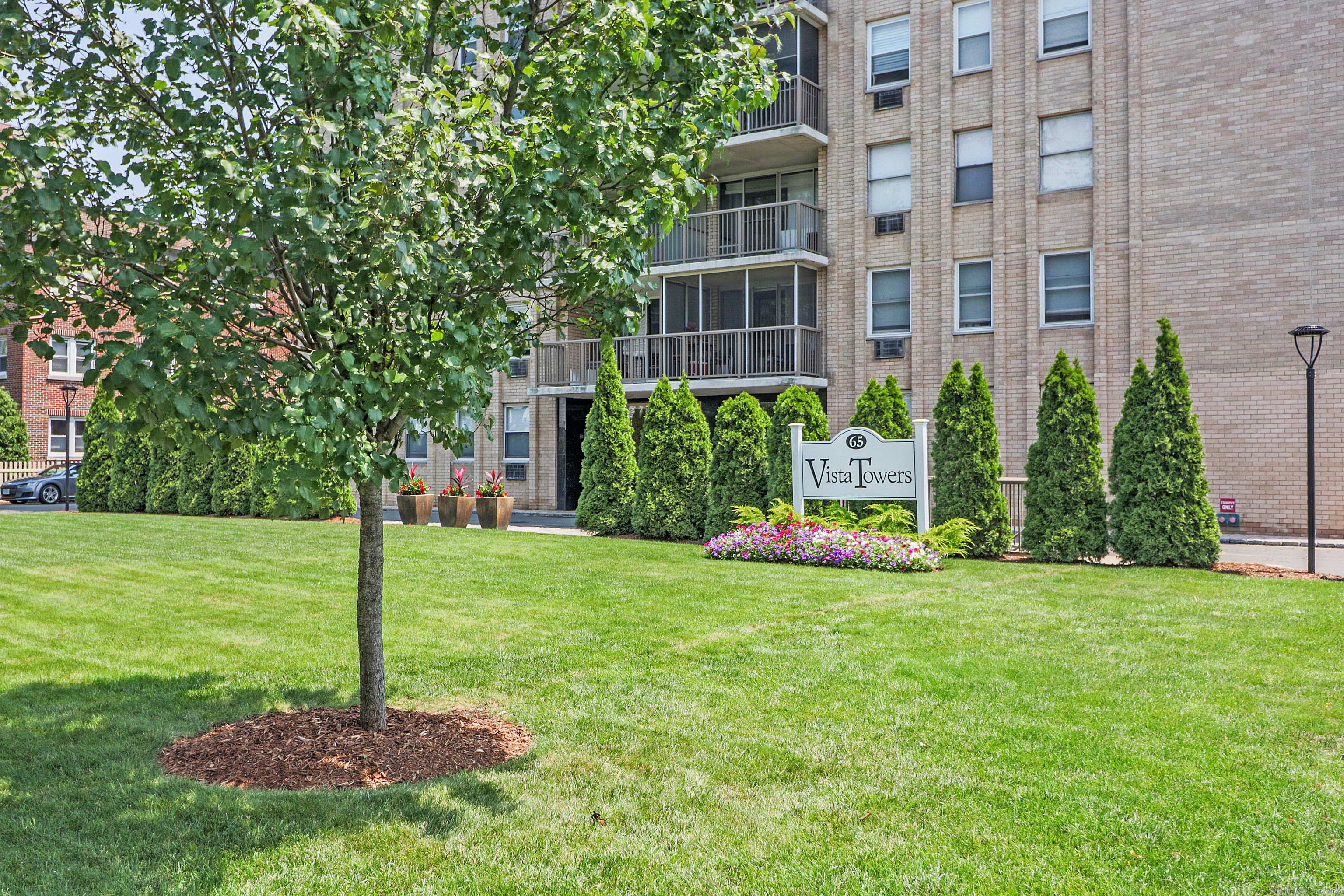 65 Glenbrook Apt 5e Road Property Photo 1