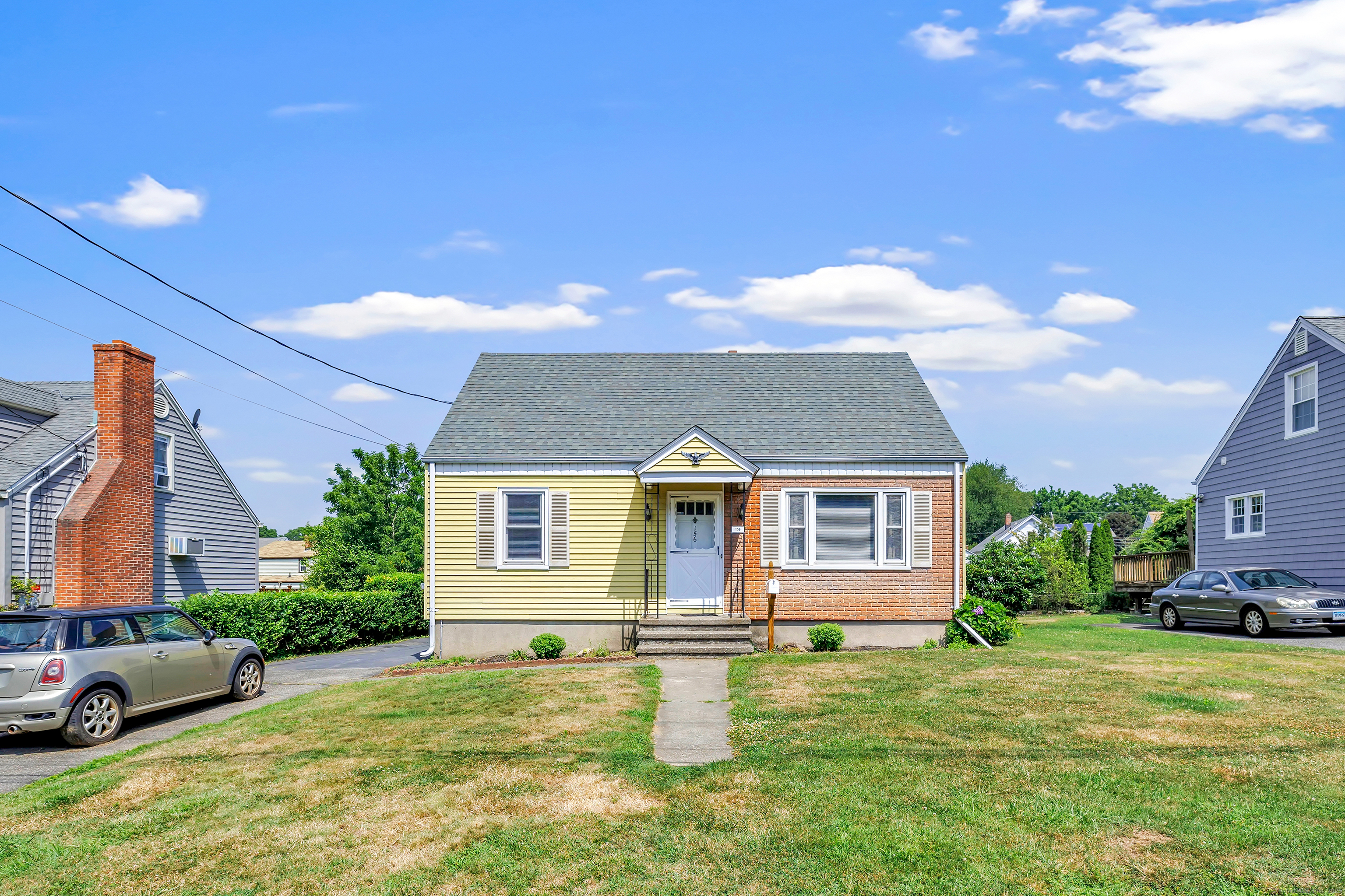 156 Kenwood Avenue Property Photo 1