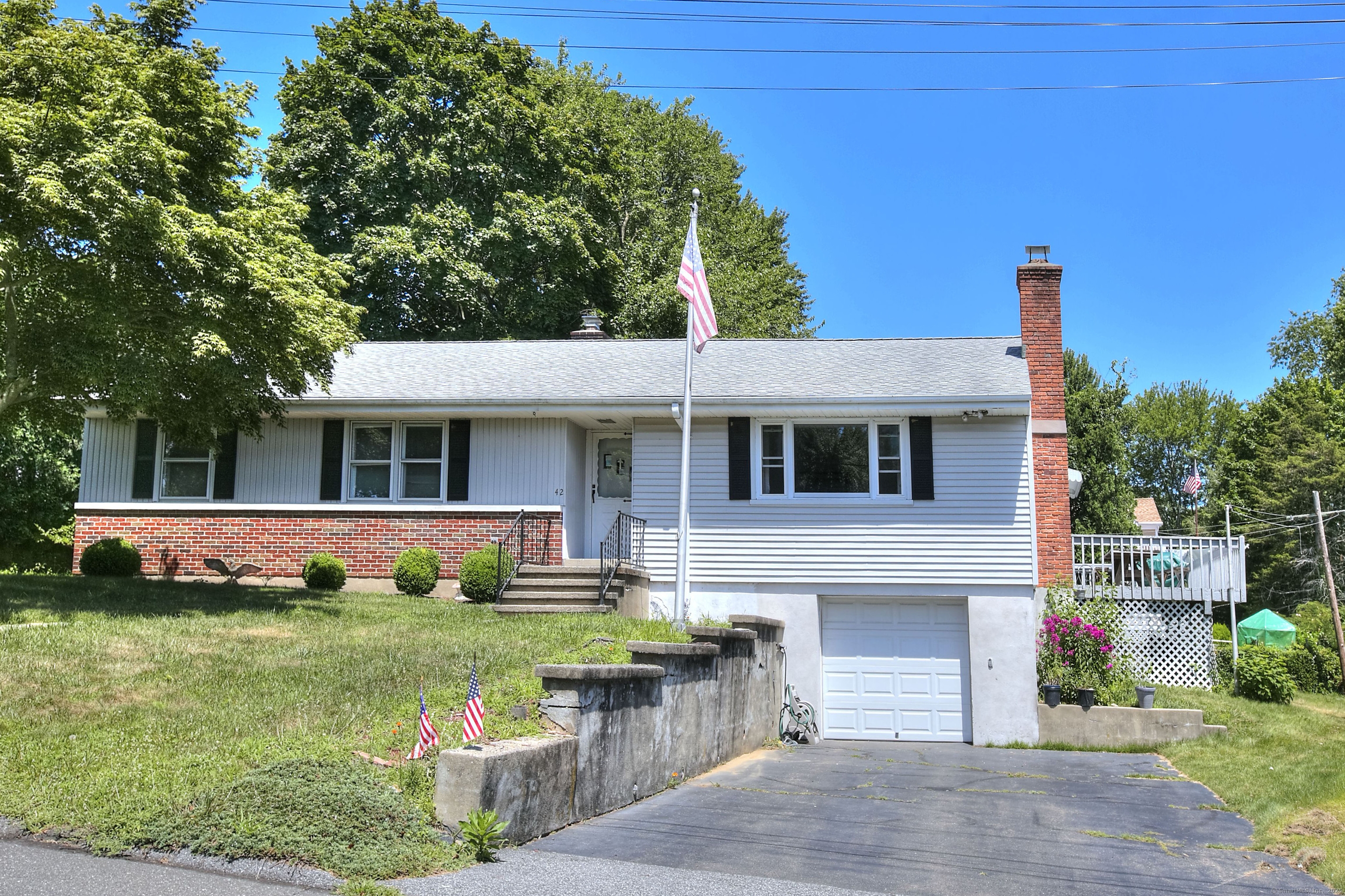 42 Hickory Street Property Photo 1