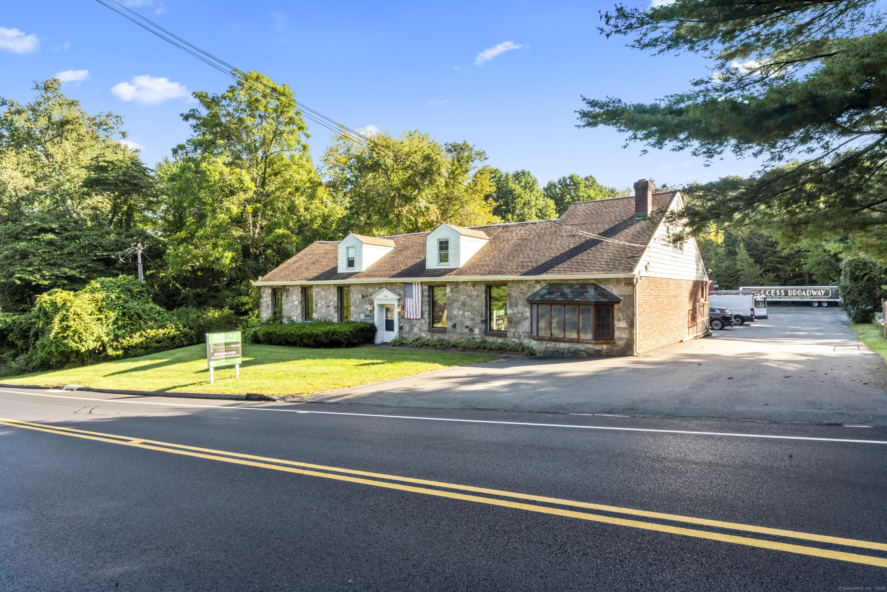 1480 Monroe Turnpike Property Photo 4