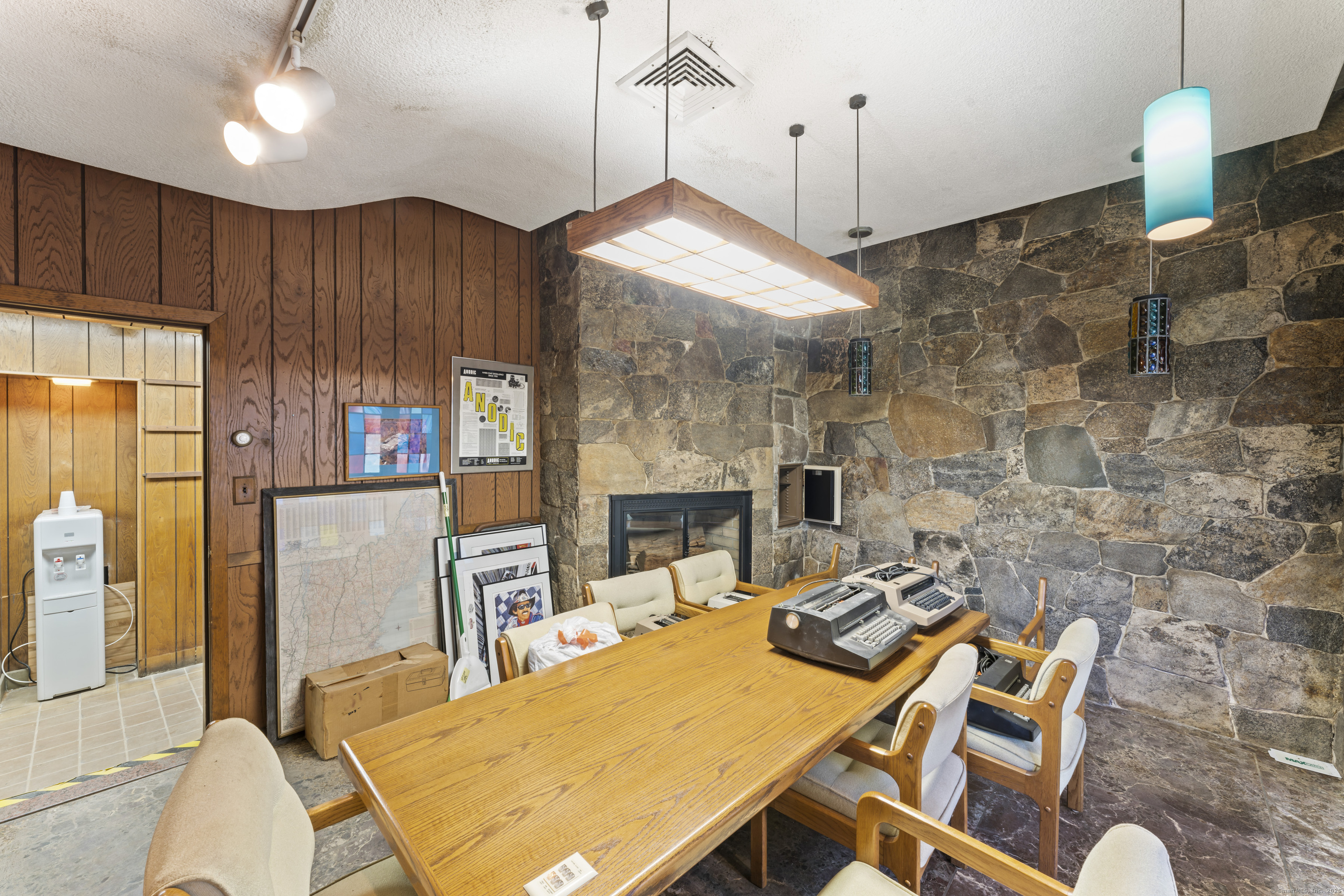 1480 Monroe Turnpike Property Photo 8