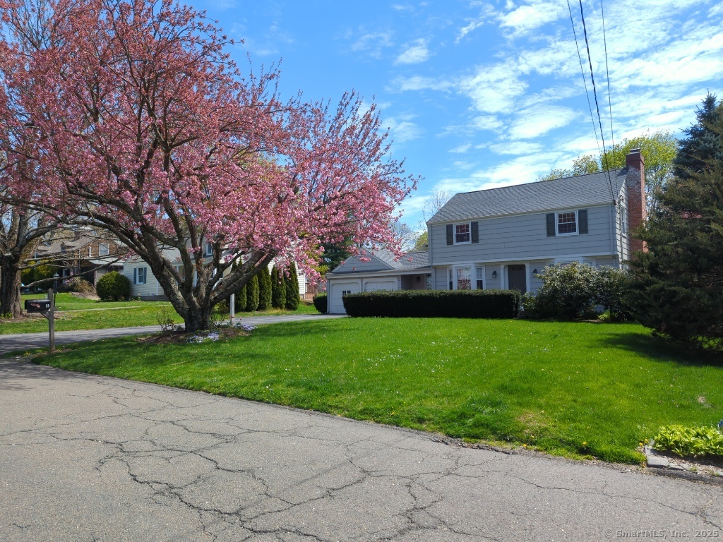 28 Deerfield Drive Property Photo 1