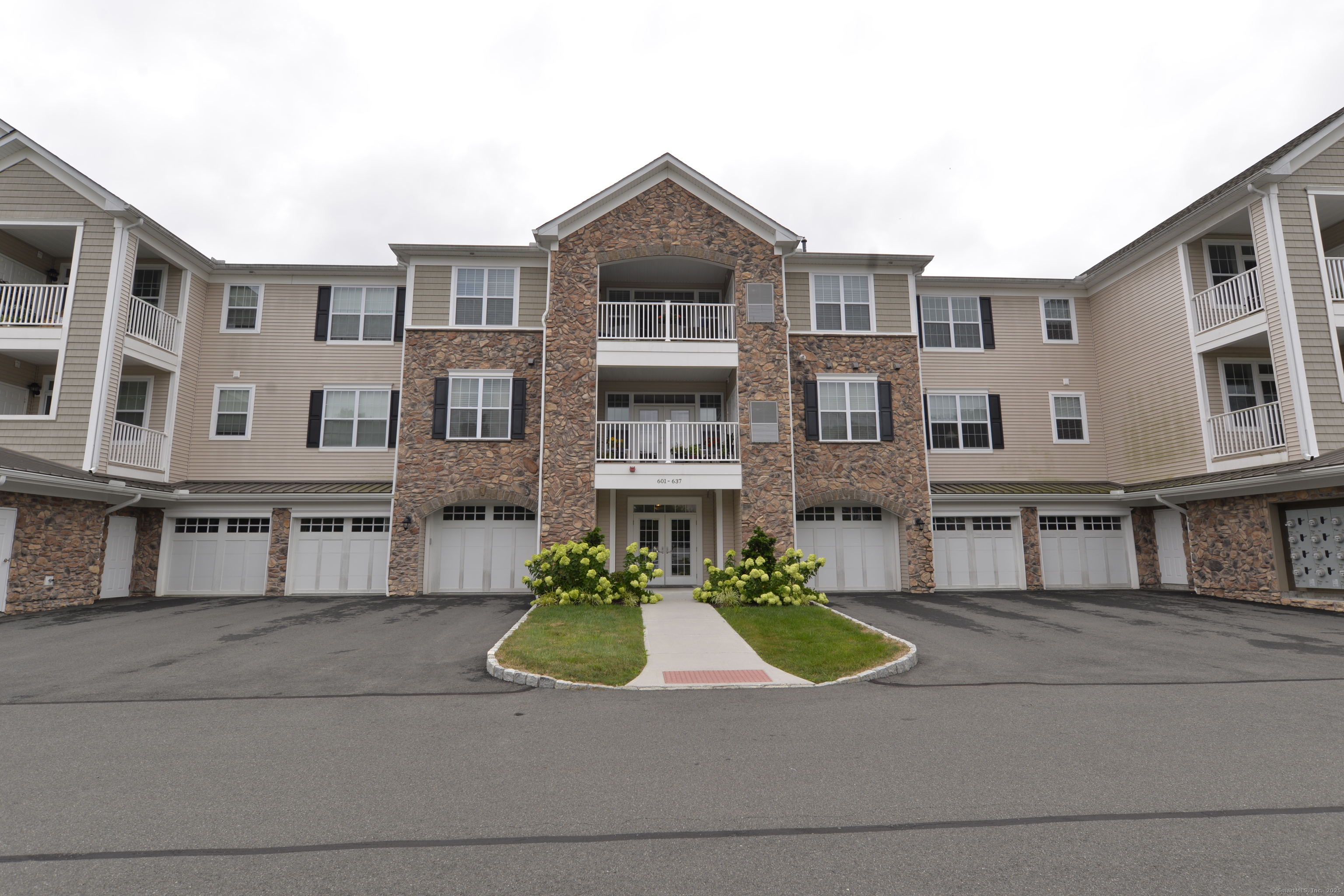601 Brookside 601 Court