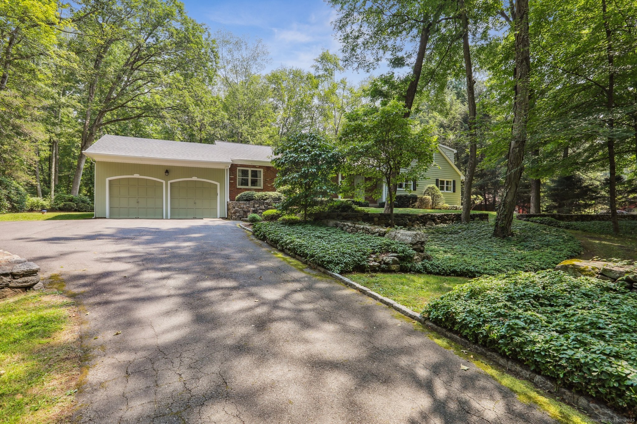 20 Winding Brook Lane Property Photo 1