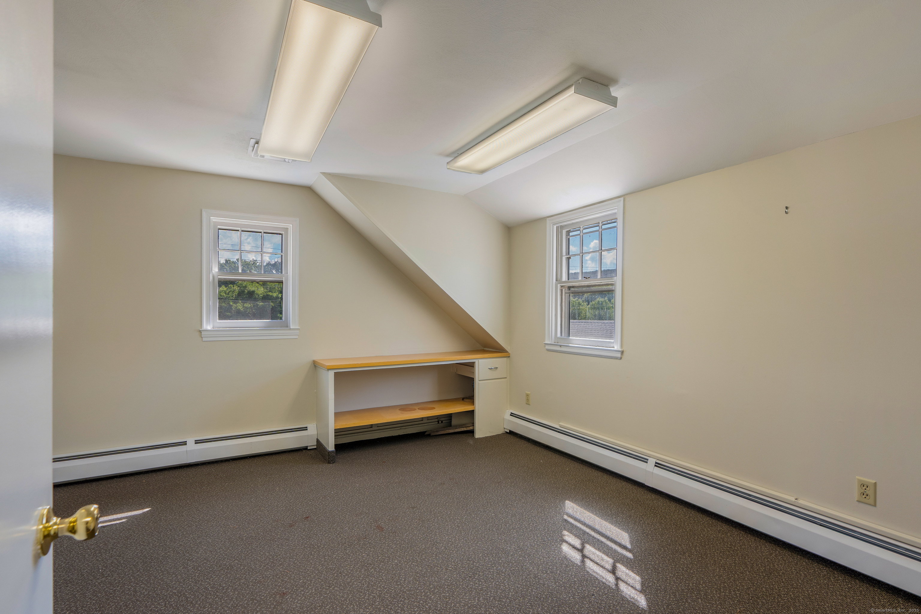 368 Hopmeadow Street Property Photo 23