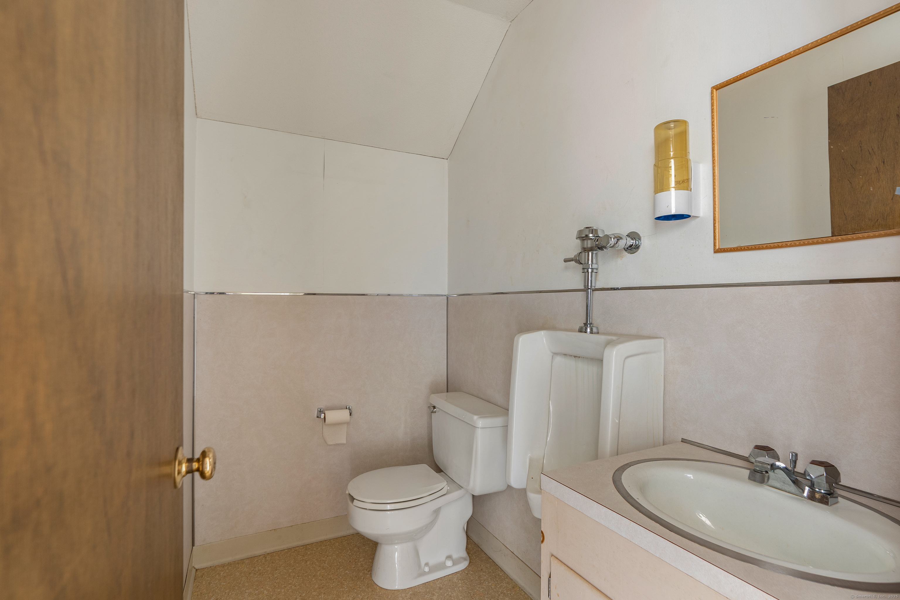 368 Hopmeadow Street Property Photo 29