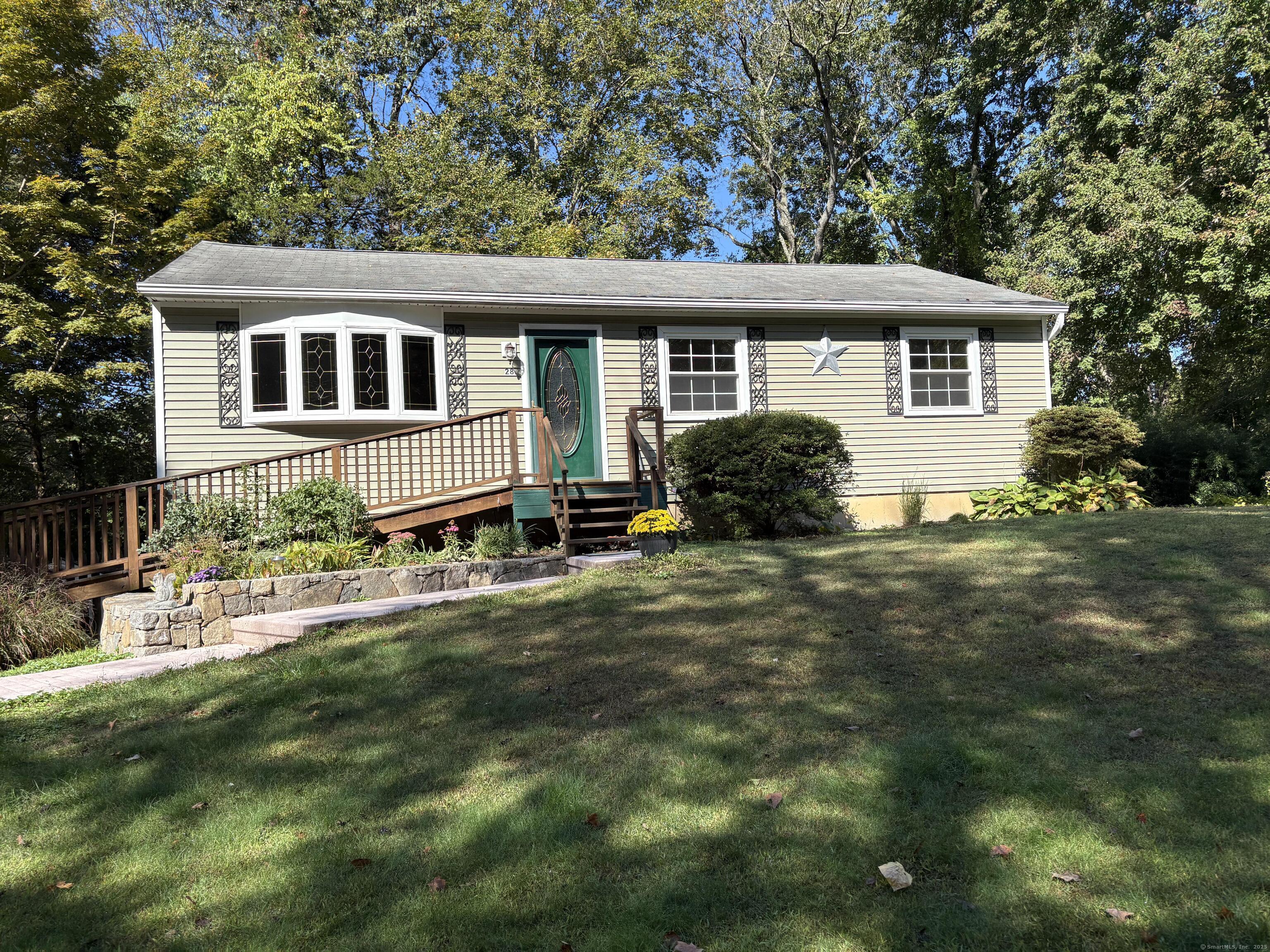 28 Lakeview Terrace Property Photo 1