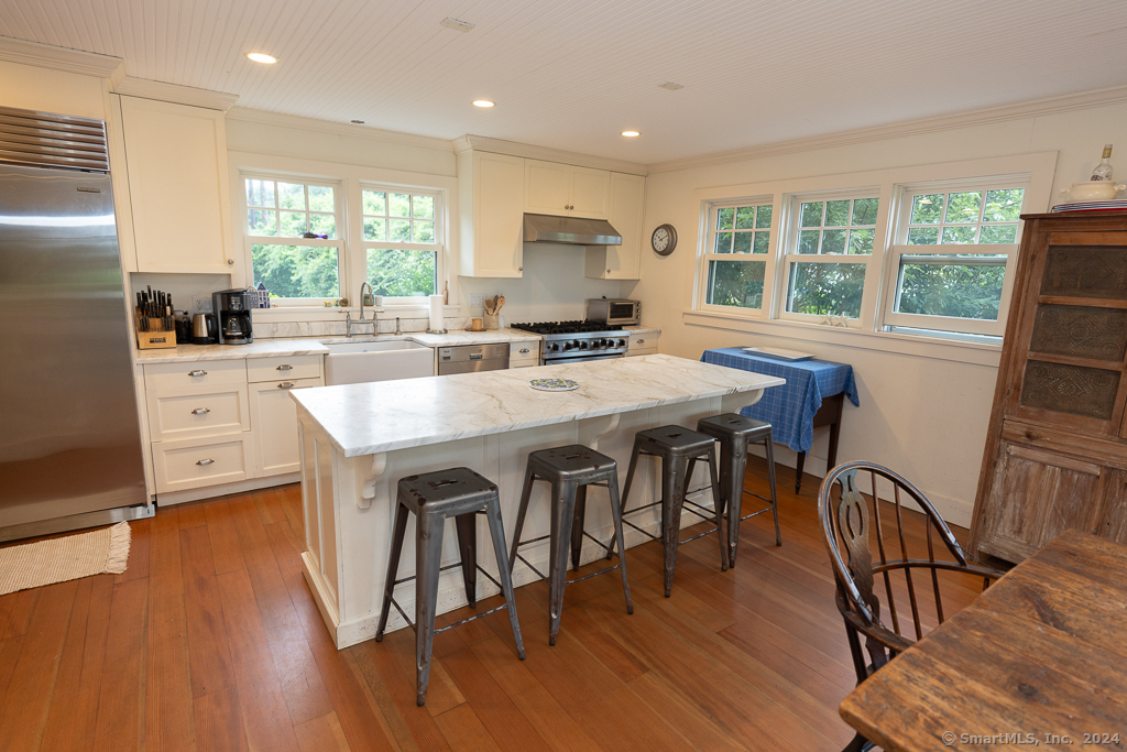 17 Agawam Avenue Property Photo 11
