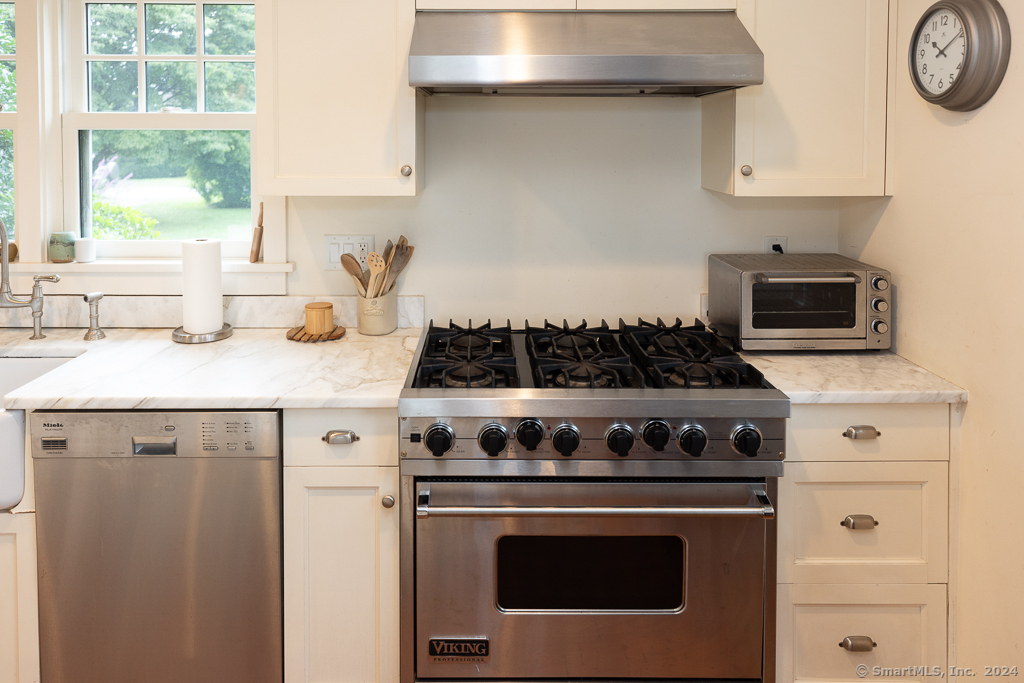 17 Agawam Avenue Property Photo 12